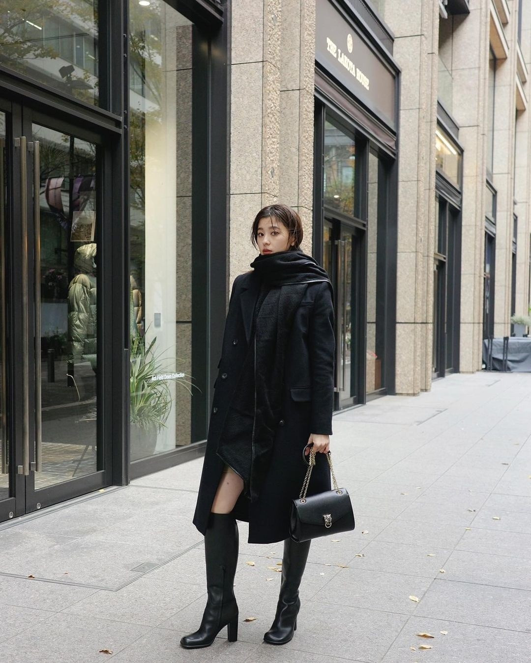 Ngoài đời, cô có phong cách thời trang nữ tính, thanh lịch và được nhiều nhà mốt, tạp chí săn đón. Ảnh: IG.