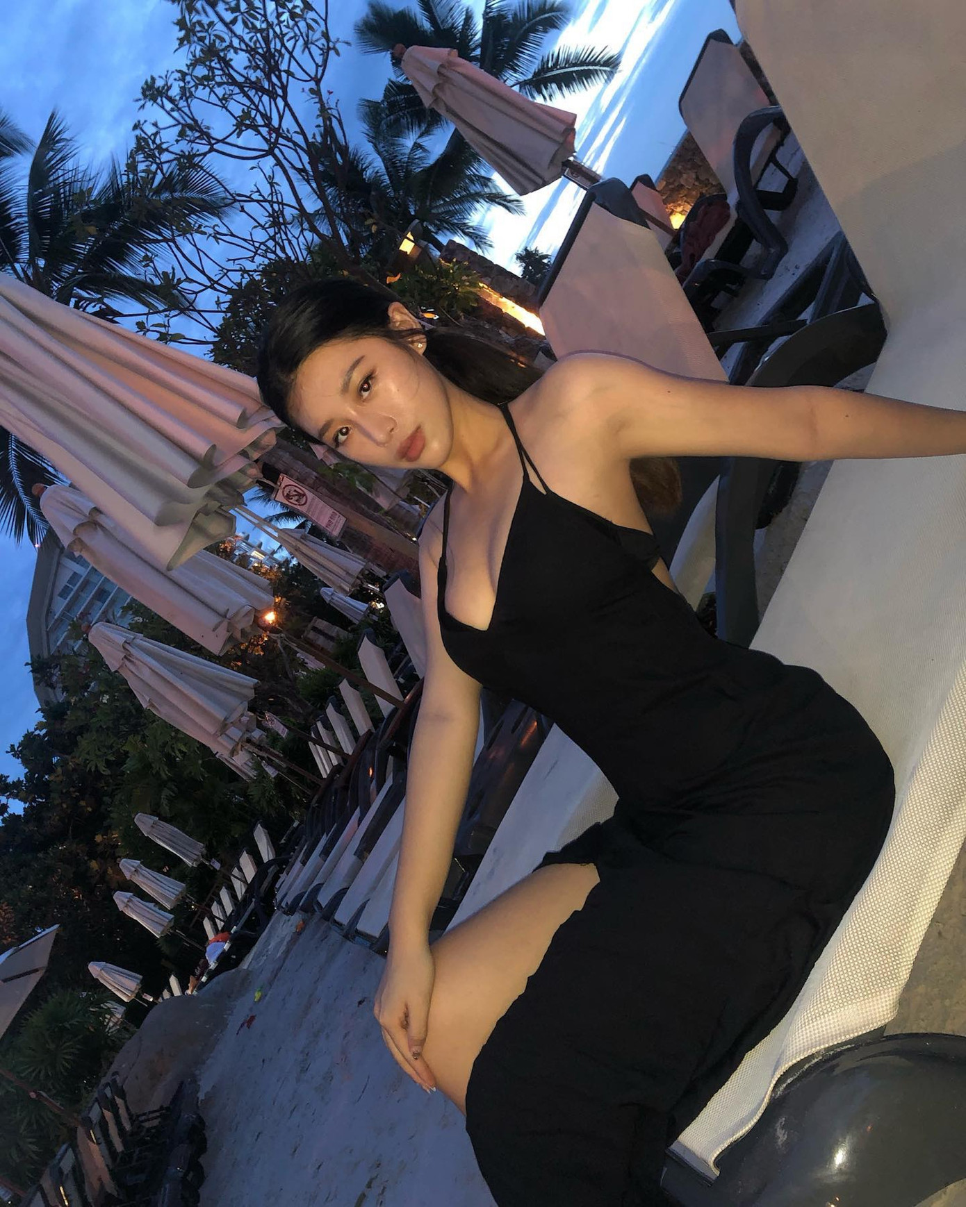 Sự cá tính của thí sinh này được đánh giá là làn gió mới. Cô có tên trong danh sách 5 ứng cử viên cho ngôi vị hoa hậu Hong Kong (Trung Quốc) năm nay cùng Noel Hoàng Mẫn Từ (21 tuổi), được mệnh danh là “bản sao của Phạm Băng Băng", Vương Di Nhiên (21 tuổi), sinh viên Đại học Baptist Hong Kong, "IU của Hong Kong" Trang Tử Tuyền (21 tuổi), Michella (24 tuổi), thạc sĩ tài chính và kinh tế của Đại học Hong Kong và Hạ Di Văn (Lea). Sự cá tính của thí sinh này được đánh giá là làn gió mới. Cô có tên trong danh sách 5 ứng cử viên cho ngôi vị hoa hậu Hong Kong (Trung Quốc) năm nay cùng Noel Hoàng Mẫn Từ (21 tuổi), được mệnh danh là “bản sao của Phạm Băng Băng", Vương Di Nhiên (21 tuổi), sinh viên Đại học Baptist Hong Kong, "IU của Hong Kong" Trang Tử Tuyền (21 tuổi), Michella (24 tuổi), thạc sĩ tài chính và kinh tế của Đại học Hong Kong và Hạ Di Văn (Lea).