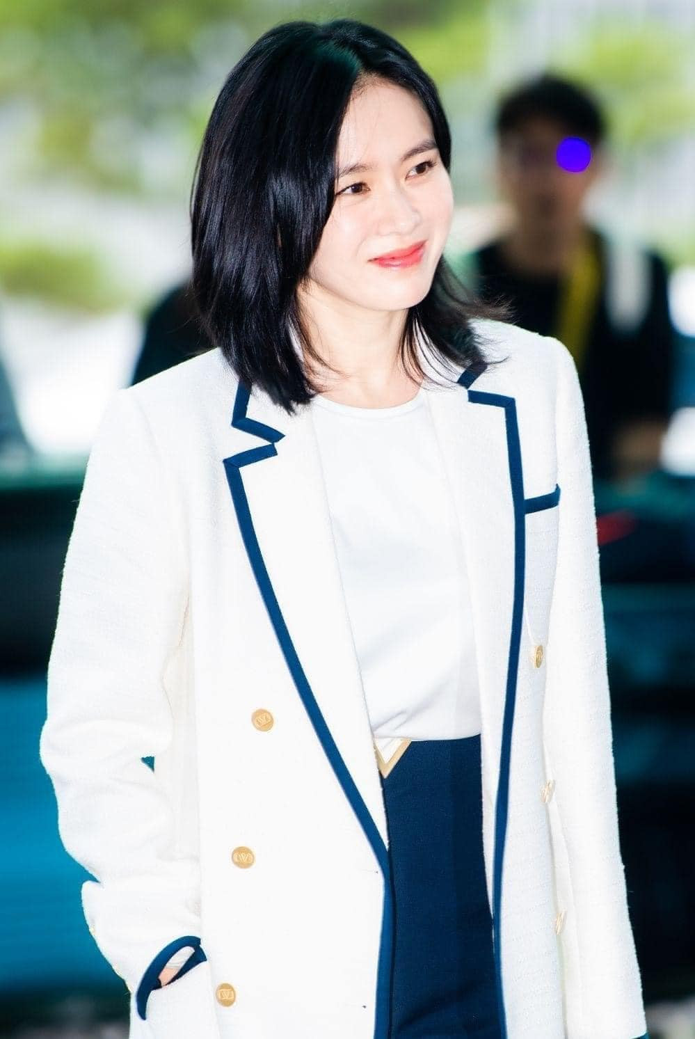 Sáng 4/7, Son Ye Jin lên đường từ sân bay quốc tế Incheon đến Paris, Pháp để tham dự show thời trang cao cấp của thương hiệu cô làm đại sứ.