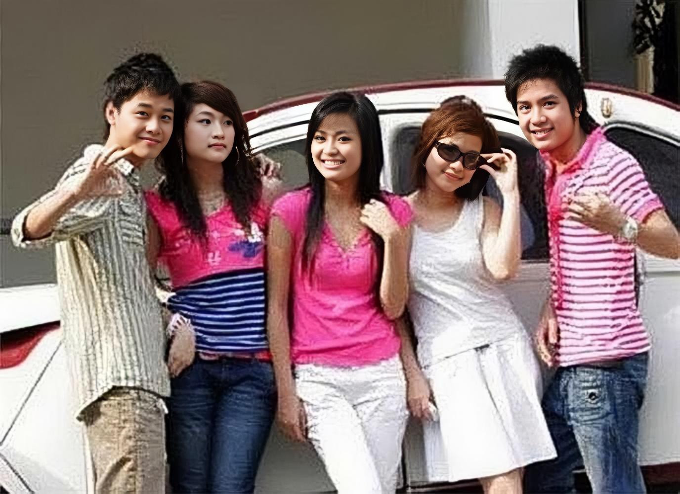 Nhật ký Vàng Anh phần 1 (trái), phần 2.