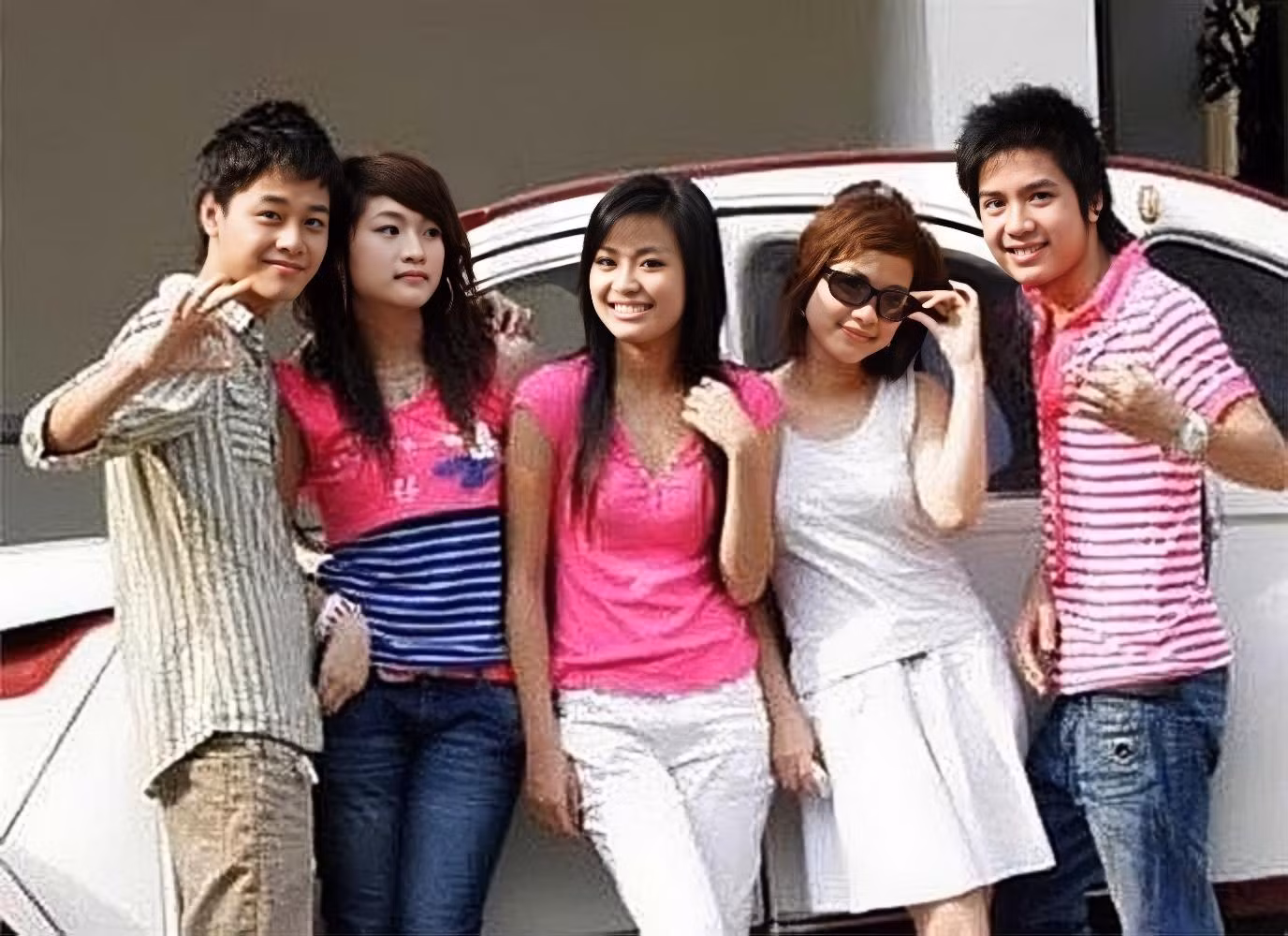 Nhật ký Vàng Anh phần 1 (trái), phần 2.