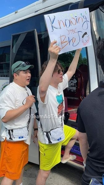 Cùng khoảng thời gian này, Heechul và dàn nghệ sĩ chương trình Knowing Bros tới Đà Nẵng ghi hình. Trước đó, nhiều ngôi sao đến từ xứ sở kim chi chọn Việt Nam là địa điểm du lịch, nghỉ dưỡng và quay game show giải trí như Master In The House, Battle Trip… Trong đó Đà Nẵng, Hội An trở thành địa điểm lý tưởng của nhiều ngôi sao Hàn Quốc.