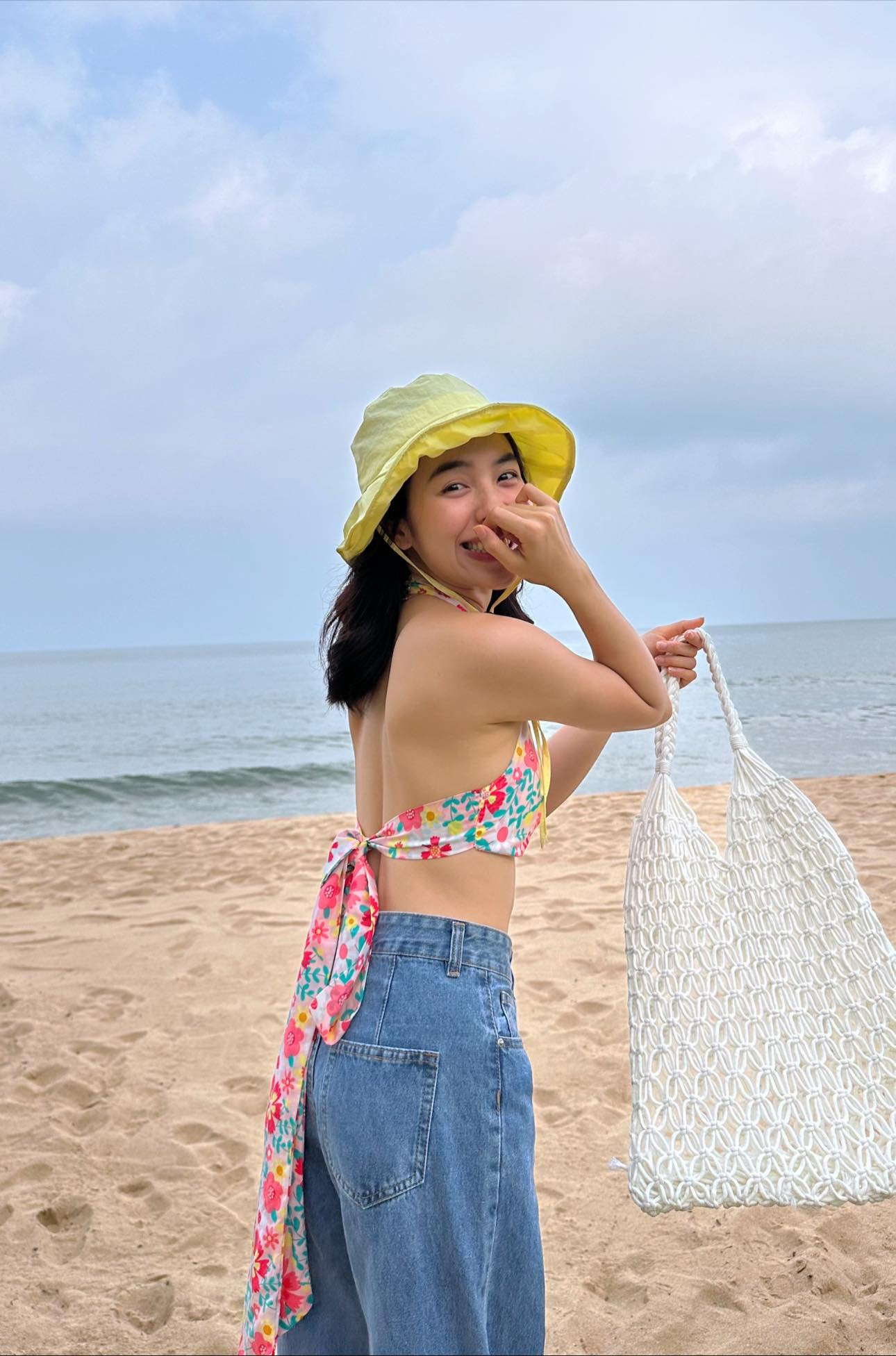 Nữ diễn viên từng chia sẻ khi hóa thân thành Hoài, cô không biến mình hoàn toàn thành con người khác, mà mang những chất riêng của bản thân để thể hiện nhân vật. “Tôi cũng sống ở quê, nên kịch bản phim và nét dân dã của nhân vật Hoài cũng có những điểm tương đồng với Vân. Trong quá trình làm phim, tôi được chỉ bảo và hướng dẫn thêm để hoàn thiện nhân vật” – Trần Vân bày tỏ.