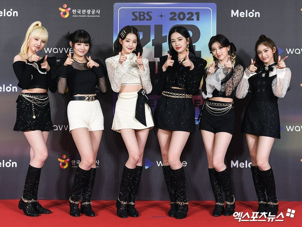 Jang Won Young được chăm chút so với các thành viên còn lại. Jang Won Young được chăm chút so với các thành viên còn lại.