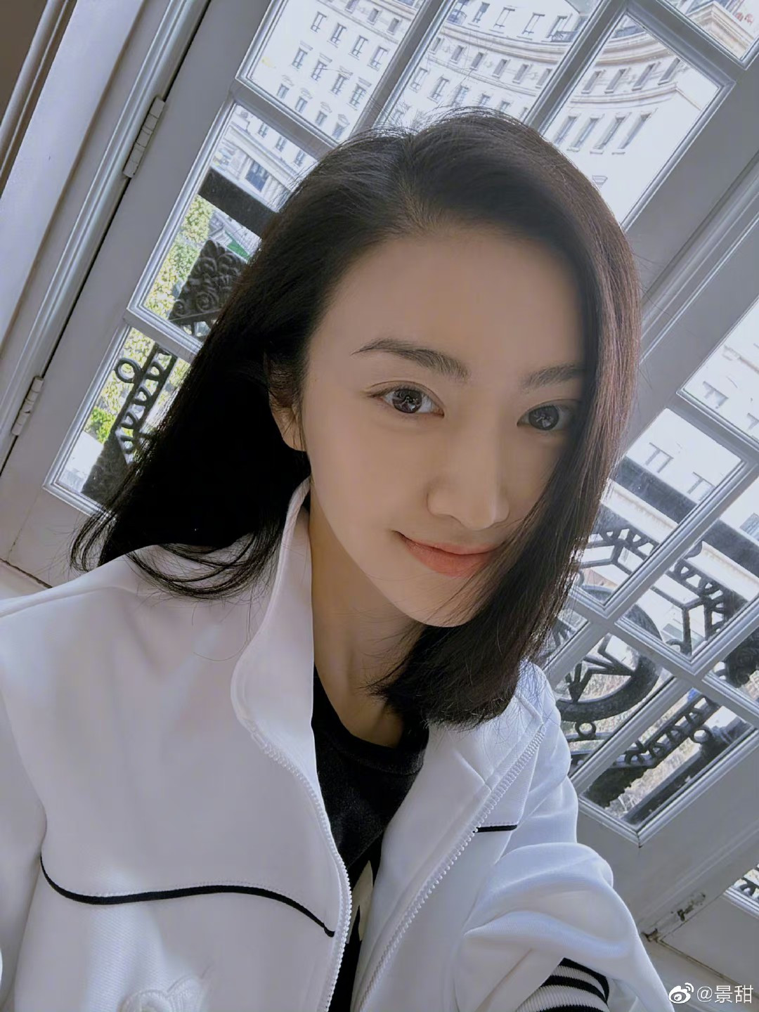 Hình ảnh mới nhất của Cảnh Điềm. Ảnh: Weibo.