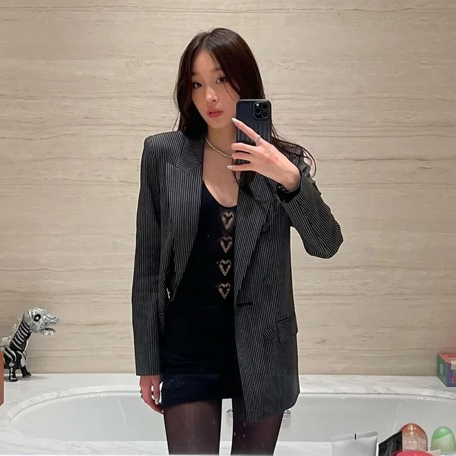 “Bạn gái tin đồn” của thủ lĩnh Big Bang “cân” được nhiều phong cách.