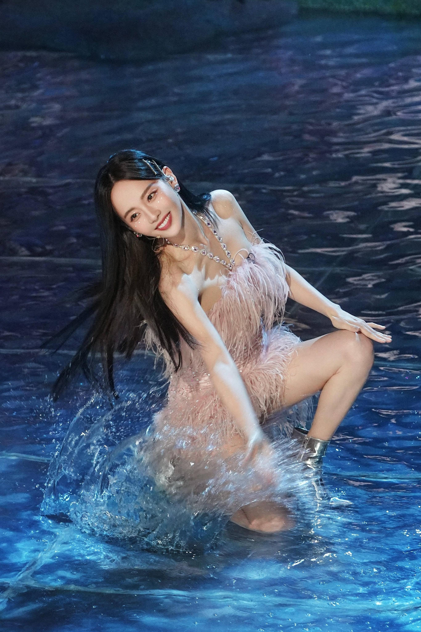 Mỹ nhân nhận nhiều lời khen về ngoại hình là Trương Gia Nghê. Nữ diễn viên 35 tuổi nổi bật trong bộ đầm hồng pastel và có những shoot hình gây sốt. Mỹ nhân nhận nhiều lời khen về ngoại hình là Trương Gia Nghê. Nữ diễn viên 35 tuổi nổi bật trong bộ đầm hồng pastel và có những shoot hình gây sốt.