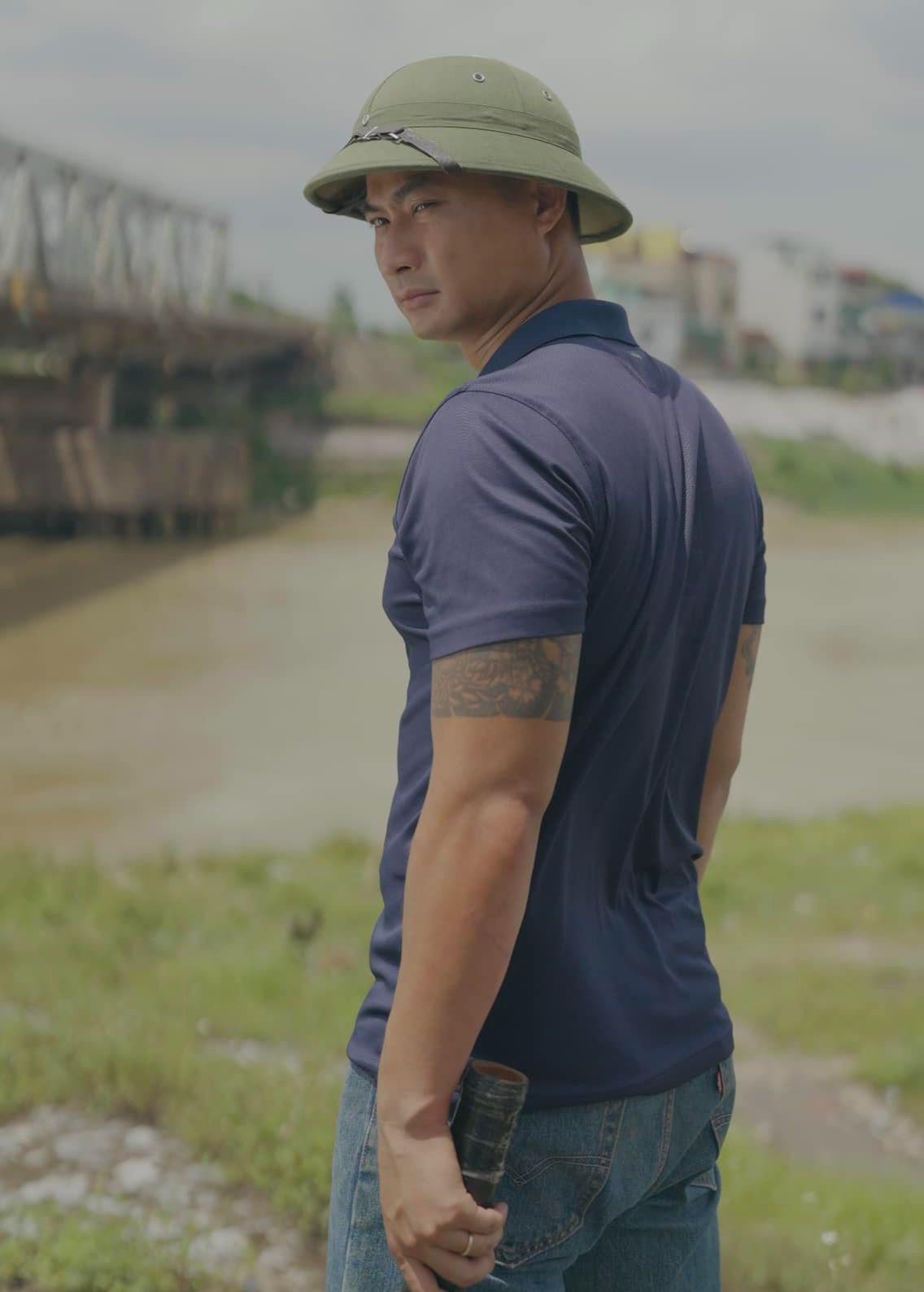 Trở lại trong phần 2 Phố trong làng, Duy Hưng tiếp tục nhận được sự yêu mến của khán giả nhờ vai Hiếu. Vai diễn của anh nối tiếp mạch truyện phần 1, nhân vật Hiếu cùng vợ con lên thành phố làm ăn và phải đối mặt với nhiều thử thách vì cơm áo gạo tiền. Trở lại trong phần 2 Phố trong làng, Duy Hưng tiếp tục nhận được sự yêu mến của khán giả nhờ vai Hiếu. Vai diễn của anh nối tiếp mạch truyện phần 1, nhân vật Hiếu cùng vợ con lên thành phố làm ăn và phải đối mặt với nhiều thử thách vì cơm áo gạo tiền.