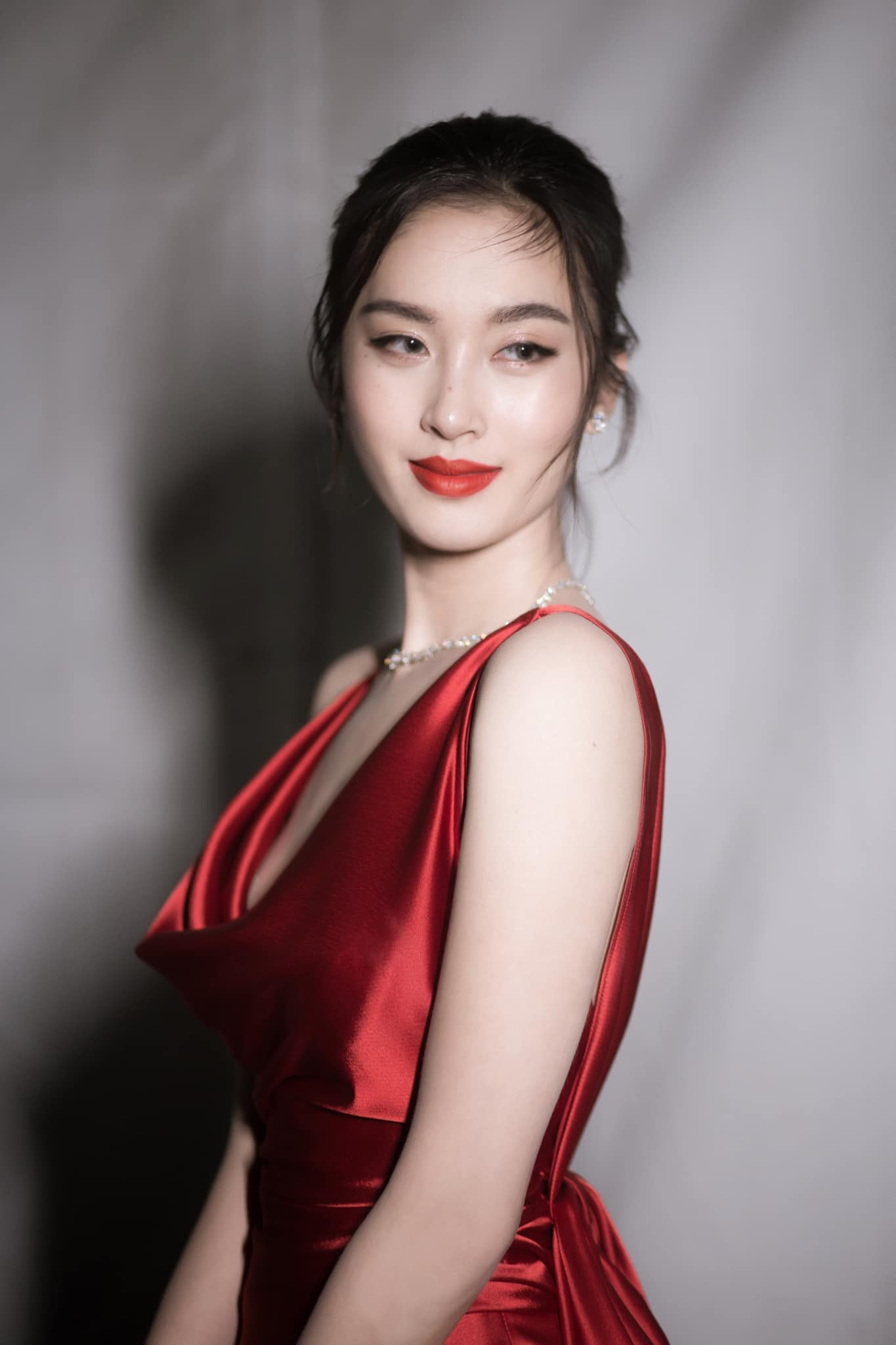 Nong Poy nhận nhiều lời khen về phong cách thời trang. Cô toát lên phong thái lịch thiệp, gợi cảm và chiếm spotlight mỗi lần trưng diện tới sự kiện. “Cô ấy đẹp, kể cả vóc dáng lẫn khuôn mặt, đường nét đều cân đối tự nhiên không bị thô. Chưa có người đẹp nào ở showbiz đẹp toàn diện nữ tính, nuột nà như cô ấy kể cả các hoa hậu. Tỷ lệ của cô ấy rất vừa vặn”, một khán giả nhận xét về Nong Poy.