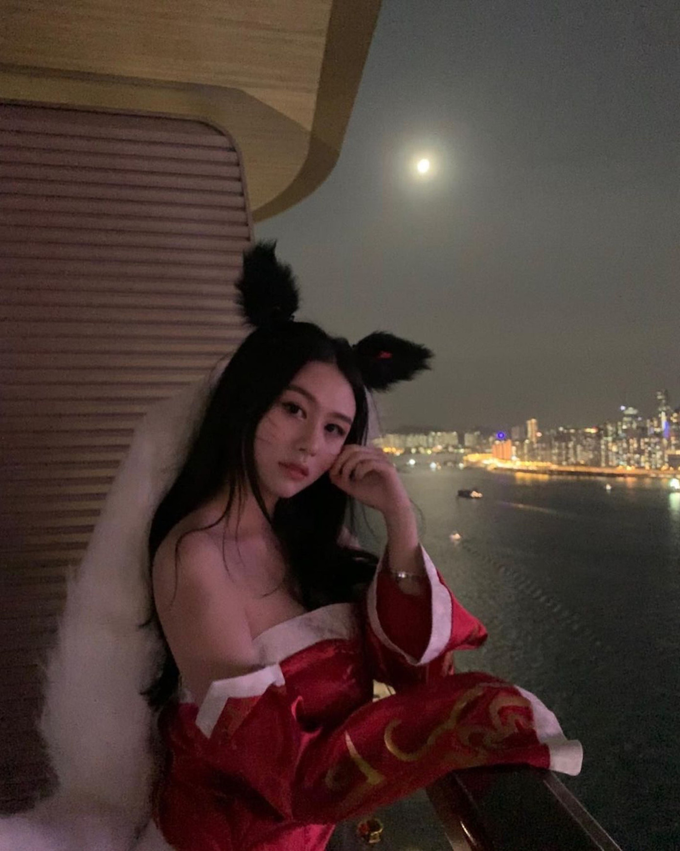 Thẩm Nguyệt tự tin với hình thể gợi cảm. Cô "cân" được nhiều phong cách thời trang khác nhau, hướng tới hình ảnh quyến rũ, trưởng thành nhưng không kém phần năng động. Nhiều hình ảnh đời thường được người đẹp sinh năm 2001 chia sẻ trên trang cá nhân hút sự quan tâm của công chúng. Thẩm Nguyệt tự tin với hình thể gợi cảm. Cô "cân" được nhiều phong cách thời trang khác nhau, hướng tới hình ảnh quyến rũ, trưởng thành nhưng không kém phần năng động. Nhiều hình ảnh đời thường được người đẹp sinh năm 2001 chia sẻ trên trang cá nhân hút sự quan tâm của công chúng.