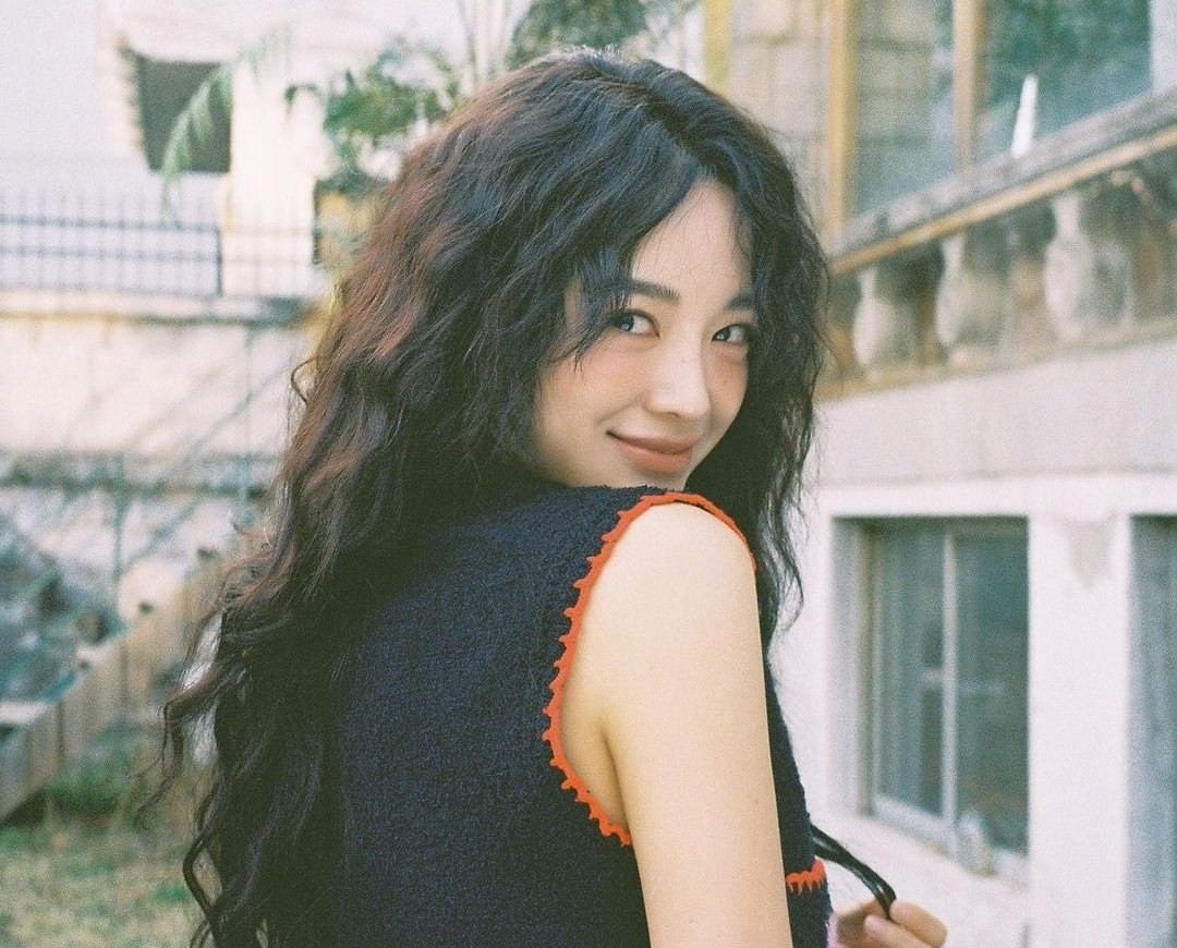 Gần đây nữ diễn viên trở thành chủ đề nóng khi tham gia phim mới The Uncanny Counter (Tựa Việt: Nghệ thuật săn quỷ và nấu mì) với vai Do Ha Na. Bộ phim mới đã trở thành chủ đề bàn tán của cư dân mạng khi Kim Se Jeong đang xây dựng sự đa dạng diễn xuất của mình với tư cách là diễn viên. Gần đây nữ diễn viên trở thành chủ đề nóng khi tham gia phim mới The Uncanny Counter (Tựa Việt: Nghệ thuật săn quỷ và nấu mì) với vai Do Ha Na. Bộ phim mới đã trở thành chủ đề bàn tán của cư dân mạng khi Kim Se Jeong đang xây dựng sự đa dạng diễn xuất của mình với tư cách là diễn viên.