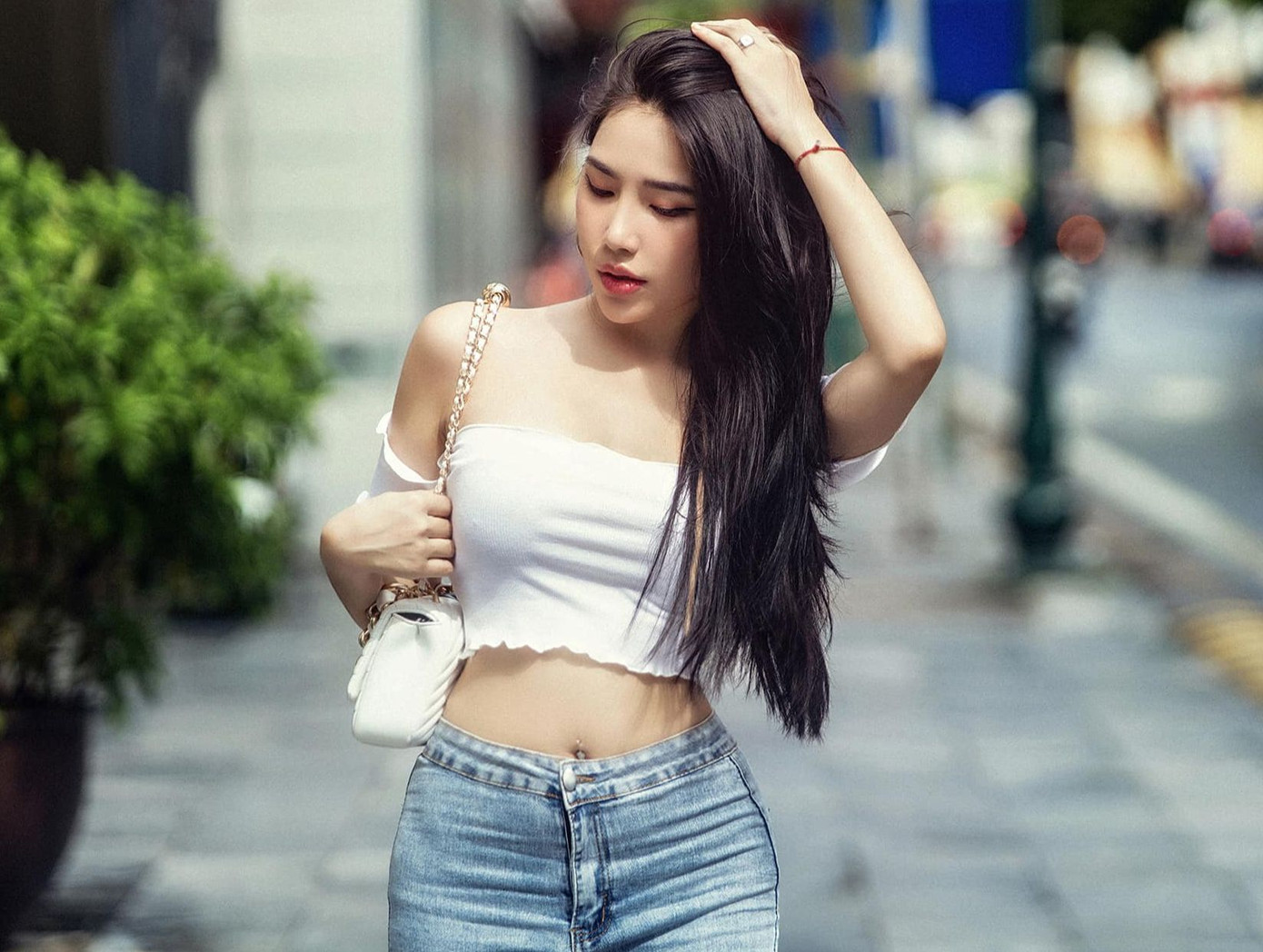 Vai diễn Đào do diễn viên Hương Su (tên thật là Dương Thu Hương) đảm nhiệm. Cô hiện là diễn viên và người mẫu ảnh. Nhờ những trích đoạn ngắn trên sóng giờ vàng VTV, nữ diễn viên sinh năm 1996 được nhiều khán giả quan tâm. Vai diễn Đào do diễn viên Hương Su (tên thật là Dương Thu Hương) đảm nhiệm. Cô hiện là diễn viên và người mẫu ảnh. Nhờ những trích đoạn ngắn trên sóng giờ vàng VTV, nữ diễn viên sinh năm 1996 được nhiều khán giả quan tâm.