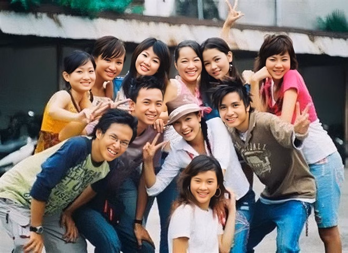 Nhật ký Vàng Anh phần 1 (trái), phần 2.