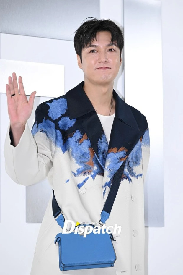 Lee Min Ho được nhận xét lên cân với gương mặt tròn trịa hơn xưa. Lee Min Ho được nhận xét lên cân với gương mặt tròn trịa hơn xưa.