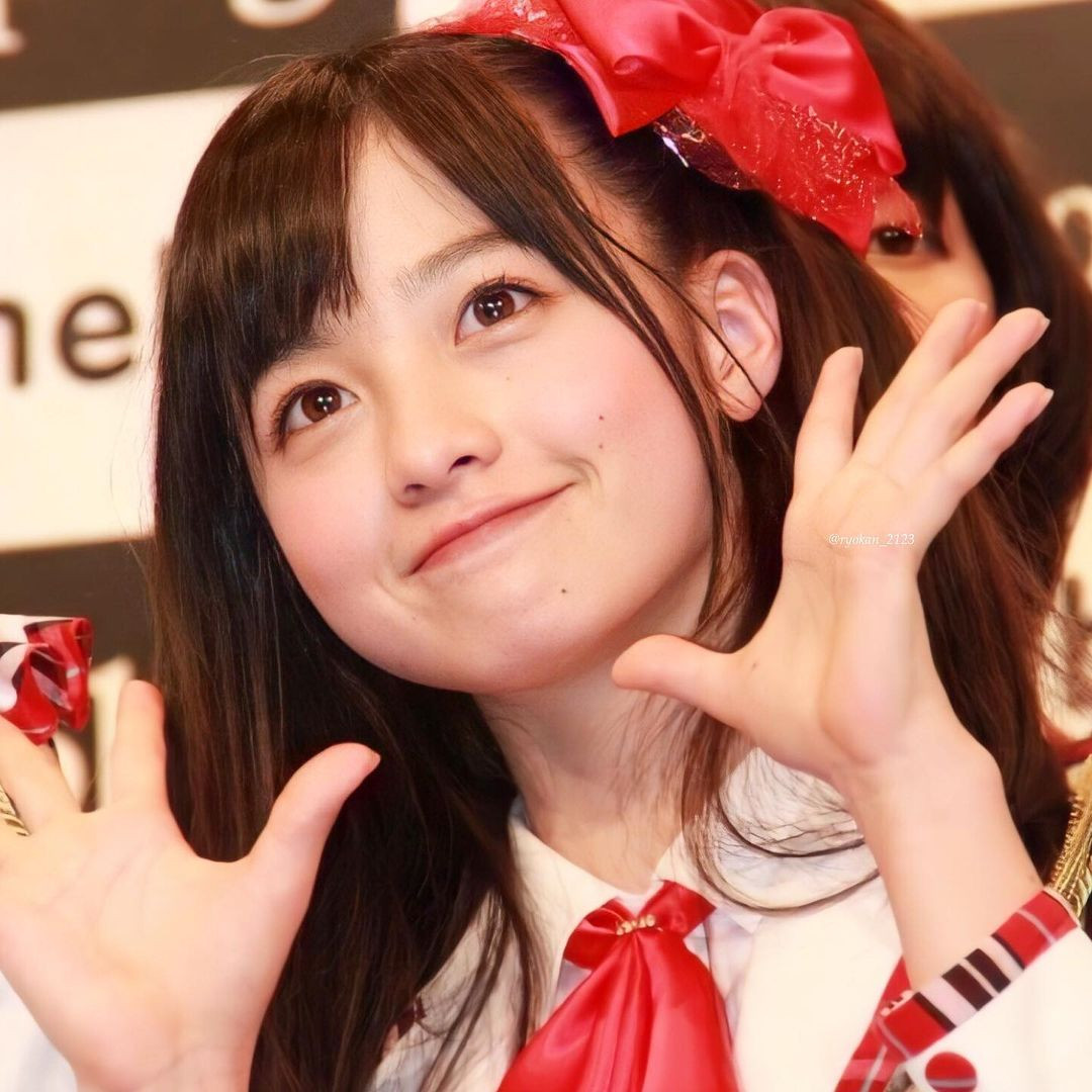 Tuy nhiên, những danh xưng của Kanna gây không ít tranh cãi, nhiều người cho rằng vẻ đẹp của cô chưa đủ xuất sắc, showbiz Nhật không thiếu gương mặt nổi bật hơn.