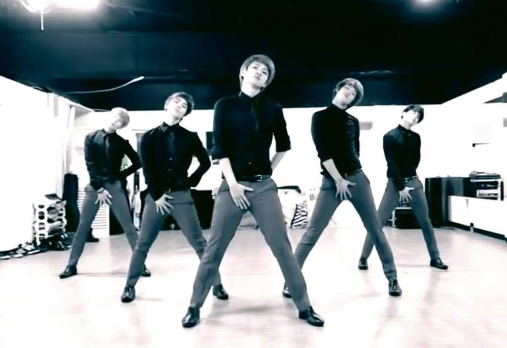 Trường hợp giống với STELLAR, ca khúc Amazing Bad Lady của Cross Gene có phần vũ đạo “nhức mắt” khi tay đặt vào vị trí hạ bộ nhạy cảm. Sau khi nhận phản hồi từ KBS, nhóm sửa vũ đạo thành đặt tay lên phần thắt lưng. Trường hợp giống với STELLAR, ca khúc Amazing Bad Lady của Cross Gene có phần vũ đạo “nhức mắt” khi tay đặt vào vị trí hạ bộ nhạy cảm. Sau khi nhận phản hồi từ KBS, nhóm sửa vũ đạo thành đặt tay lên phần thắt lưng.