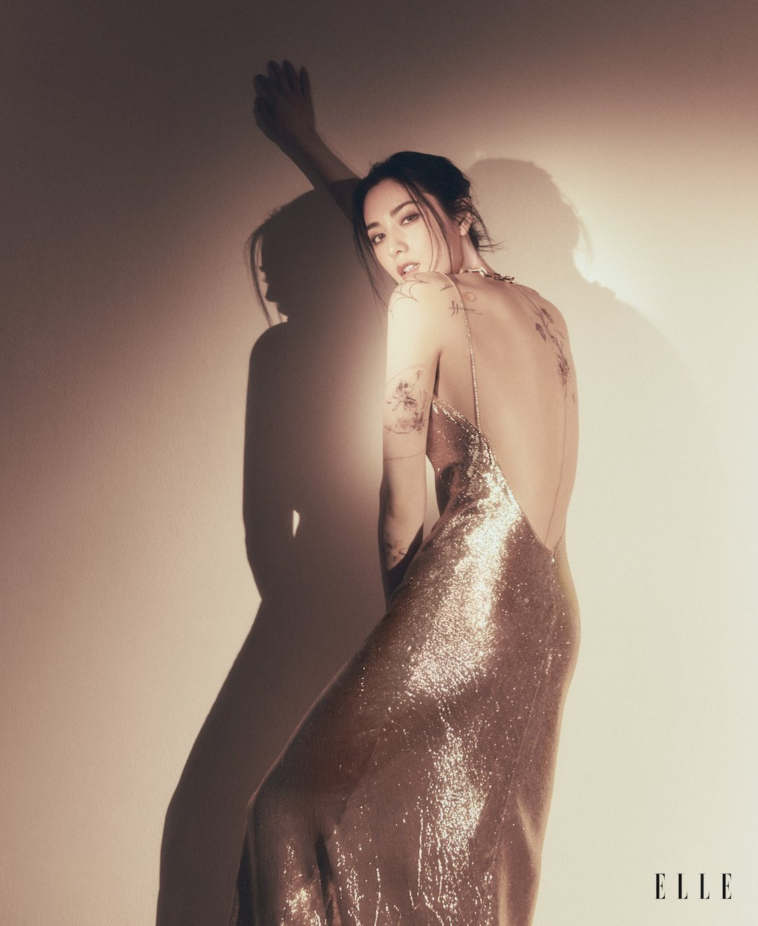 Trong bài phỏng vấn với Elle Singapore ngày 7/2, Nana nói diễn xuất chưa bao giờ khiến cô hứng thú nhưng mọi thứ đổi hướng sau khi nhận được vai diễn phù hợp. “Tôi chỉ thích hát và nhảy, thậm chí chưa từng nghĩ đến diễn xuất. Mọi thứ thay đổi sau khi tôi nhận được lời mời diễn xuất phù hợp với hình ảnh của mình. Tôi đã tham gia lớp học diễn xuất và giọng nói nhưng nhận phản hồi đáng thất vọng, họ nói kỹ năng diễn xuất của tôi kém, cần luyện tập nhiều hơn”, cựu thành viên After School cho biết.