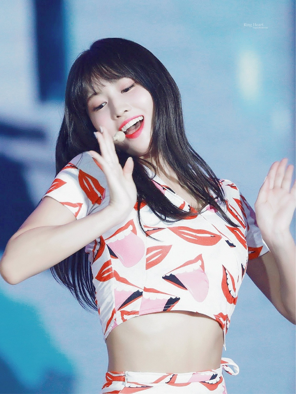 Kể về trải nghiệm một tuần giảm cân kinh hoàng, cô nói: “Tôi không ăn gì suốt tuần và đi tập gym. Tôi đổ mồ hôi liên tục khiến cơ thể mất nước. Khi nằm xuống giường và cố gắng ngủ, tôi sợ mình sẽ không tỉnh dậy nữa, rồi mình cứ thế khóc&quot;. Ảnh: Pinterest.