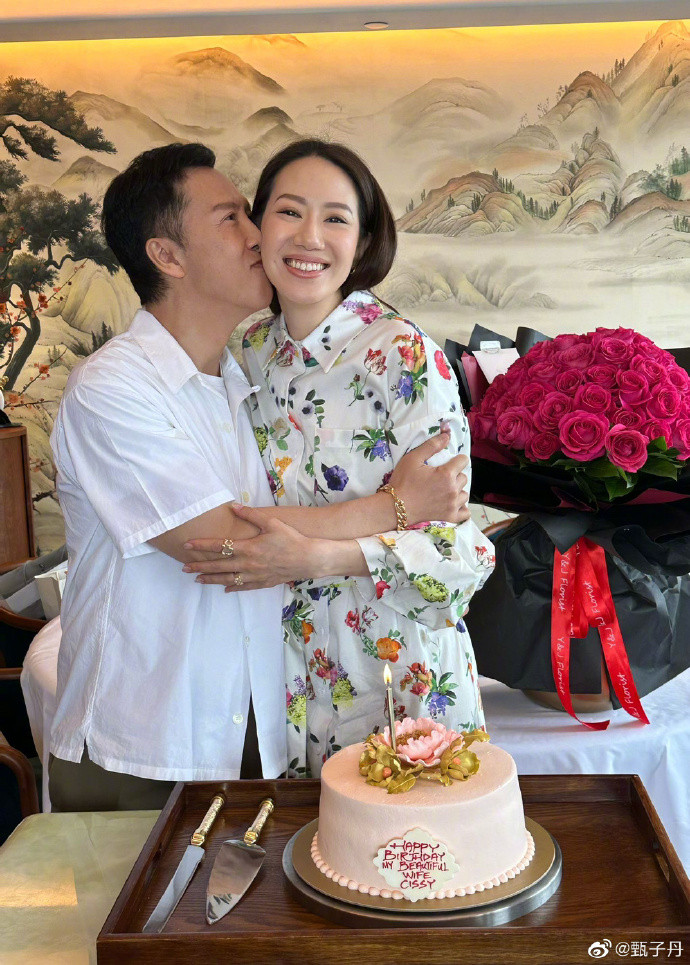 Chân Tử Đan chúc mừng sinh nhật vợ. Ảnh: Weibo.