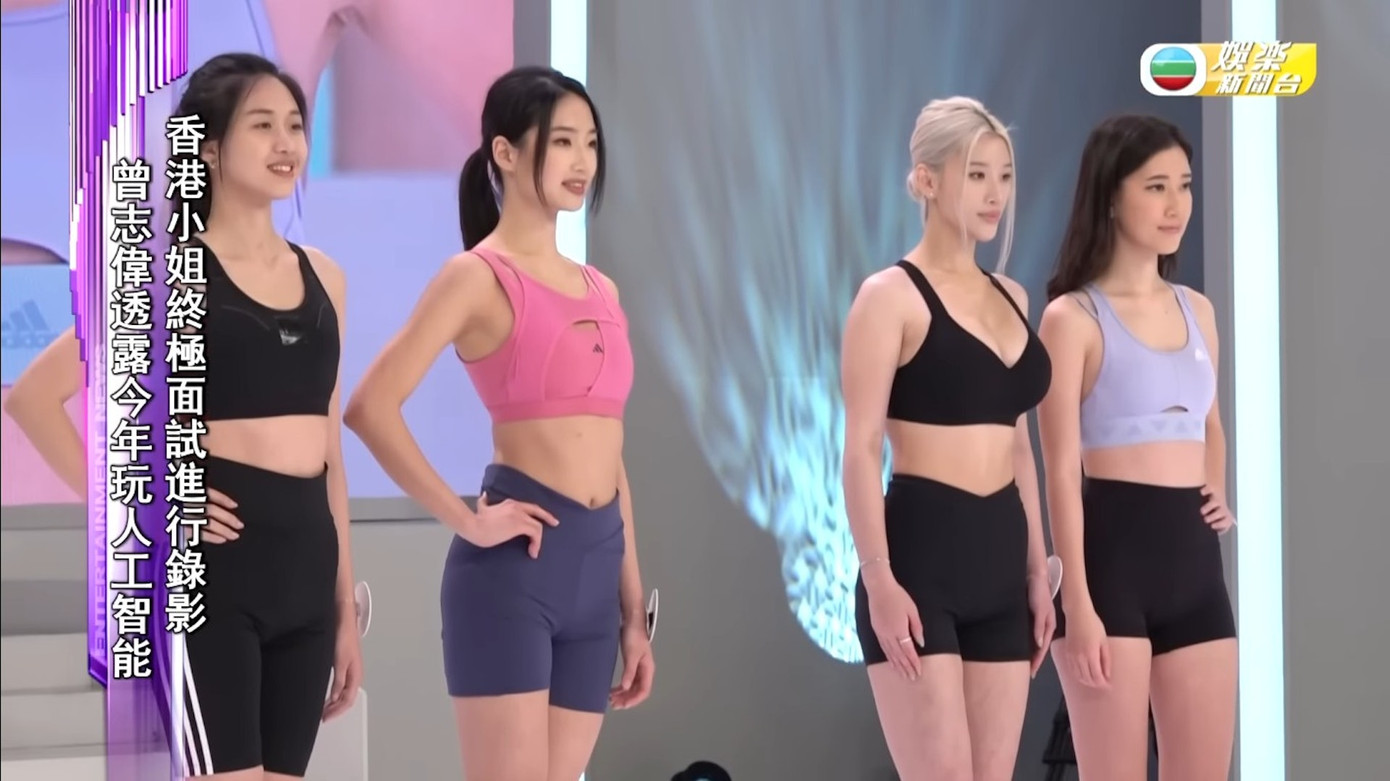 26 thí sinh đều xuất hiện trong trang phục bra thể thao và quần legging. Ở vòng phỏng vấn, Julianna (thứ hai từ phải sang) hút mắt khoe vóc dáng ấn tượng, cô nổi bật giữa nhiều ứng viên và dễ dàng trở thành tâm điểm. 26 thí sinh đều xuất hiện trong trang phục bra thể thao và quần legging. Ở vòng phỏng vấn, Julianna (thứ hai từ phải sang) hút mắt khoe vóc dáng ấn tượng, cô nổi bật giữa nhiều ứng viên và dễ dàng trở thành tâm điểm.