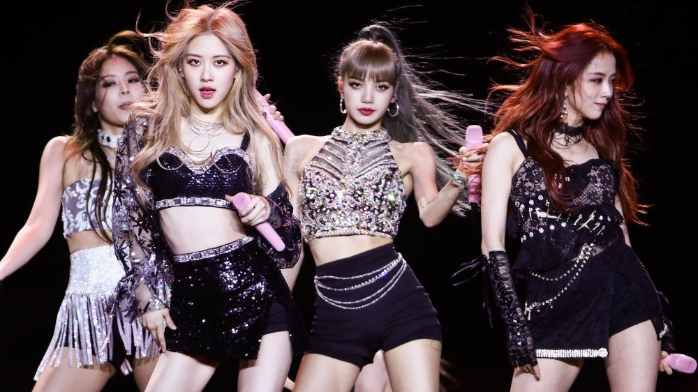 BlackPink bỏ túi khoảng 335 tỷ đồng (14,1 triệu USD), hút hơn 60.000 khán giả đến Mỹ Đình sau hai đêm concert tại Hà Nội. BlackPink bỏ túi khoảng 335 tỷ đồng (14,1 triệu USD), hút hơn 60.000 khán giả đến Mỹ Đình sau hai đêm concert tại Hà Nội.