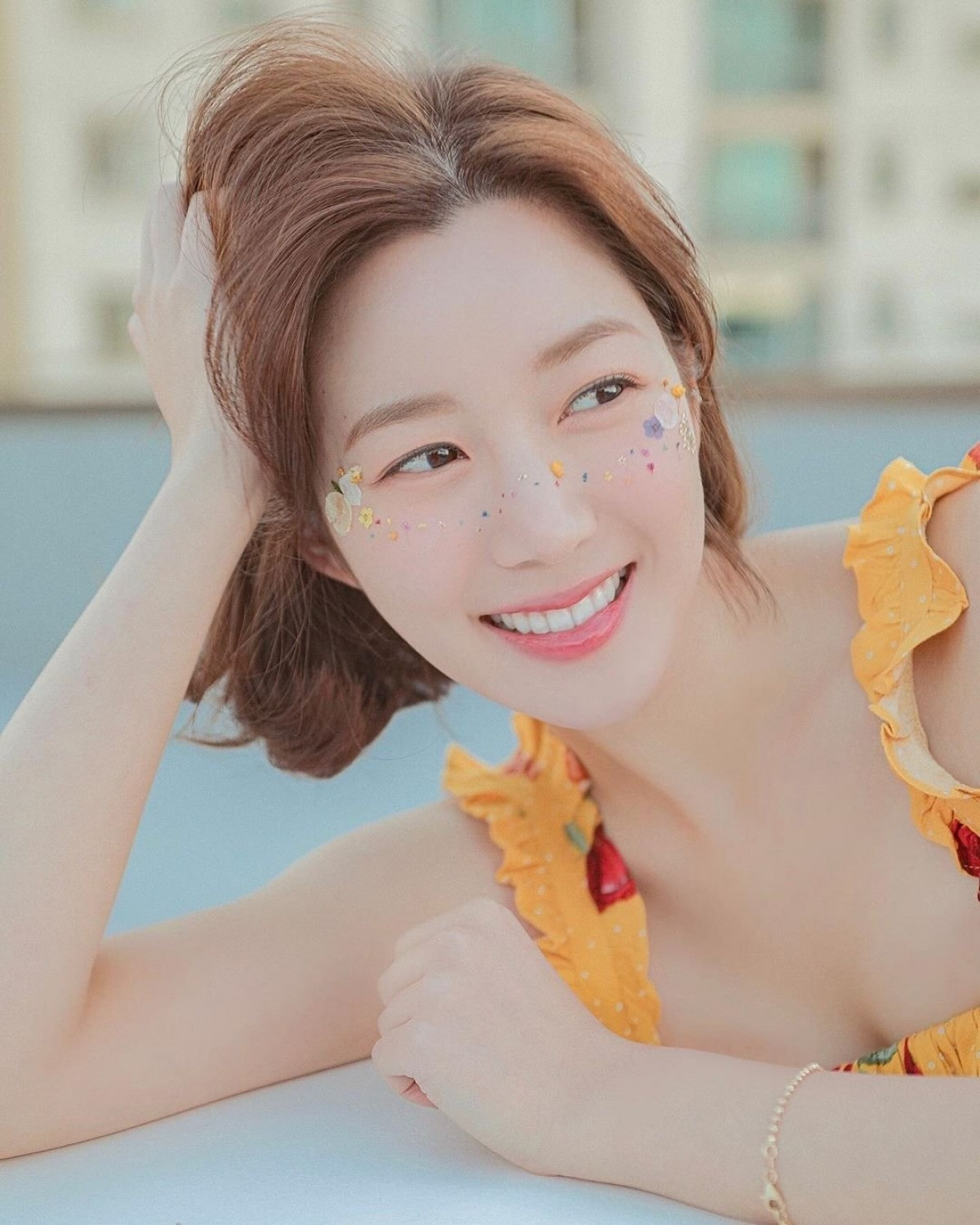 Lee Da In là mối tình thứ 2 mà Lee Seung Gi công khai với công chúng. Trước đó, tài tử hẹn hò với Yoona (SNSD). Tuy vậy, cuộc tình của nam diễn viên với Da In bị người hâm mộ phản đối gay gắt bởi gia đình Da In bị gọi là “gia đình tiền án tiền sự”. Lee Da In là mối tình thứ 2 mà Lee Seung Gi công khai với công chúng. Trước đó, tài tử hẹn hò với Yoona (SNSD). Tuy vậy, cuộc tình của nam diễn viên với Da In bị người hâm mộ phản đối gay gắt bởi gia đình Da In bị gọi là “gia đình tiền án tiền sự”.