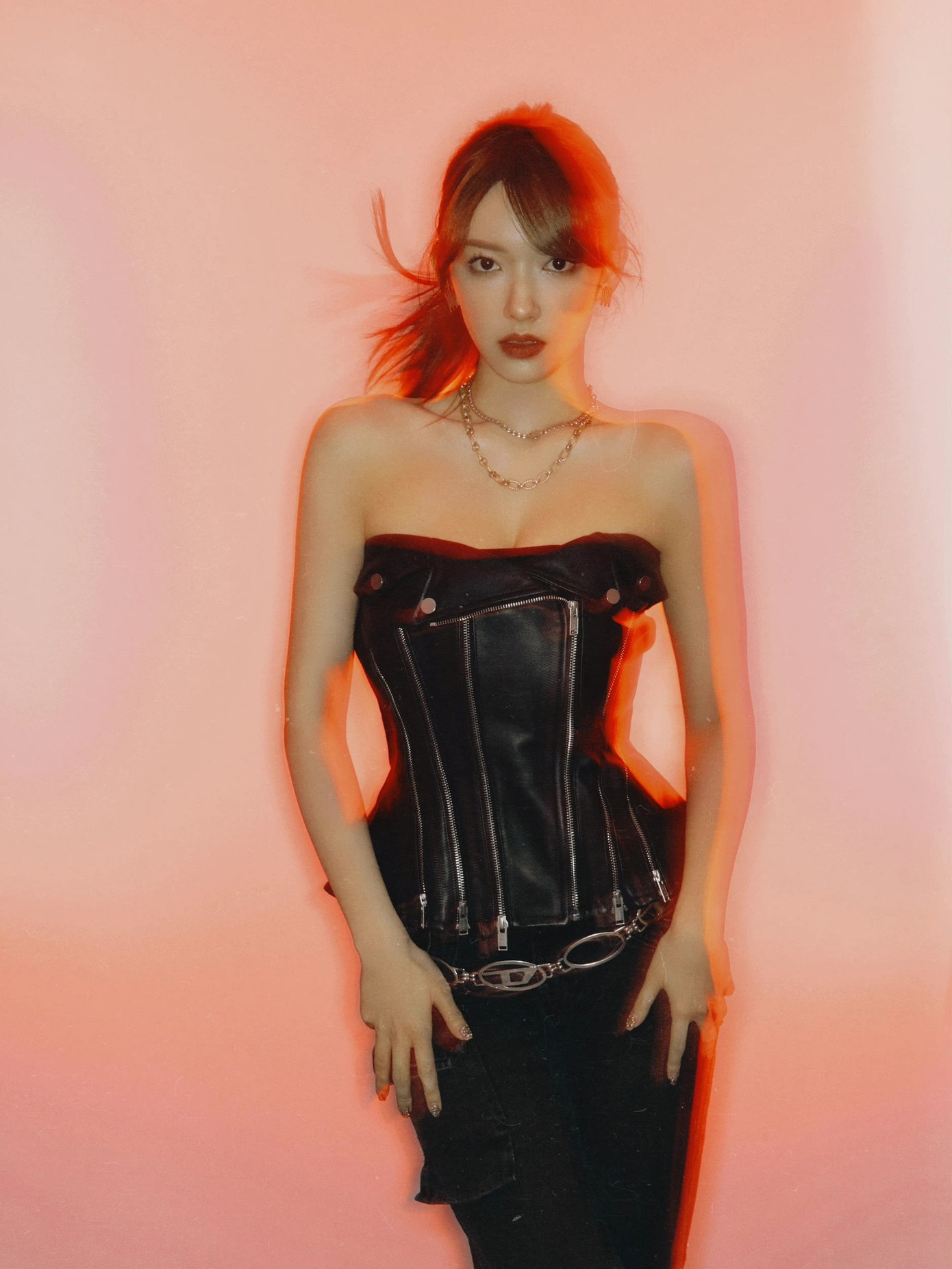 Tại Cbiz, Trình Tiêu vốn không phải cái tên quá nổi bật so với đồng nghiệp cùng lứa nhưng vẫn được quan tâm nhờ nhan sắc. Cô được nhận xét có góc nghiêng đẹp, sống mũi thẳng tắp, được khán giả Hàn lẫn Trung công nhận. Tại Cbiz, Trình Tiêu vốn không phải cái tên quá nổi bật so với đồng nghiệp cùng lứa nhưng vẫn được quan tâm nhờ nhan sắc. Cô được nhận xét có góc nghiêng đẹp, sống mũi thẳng tắp, được khán giả Hàn lẫn Trung công nhận.