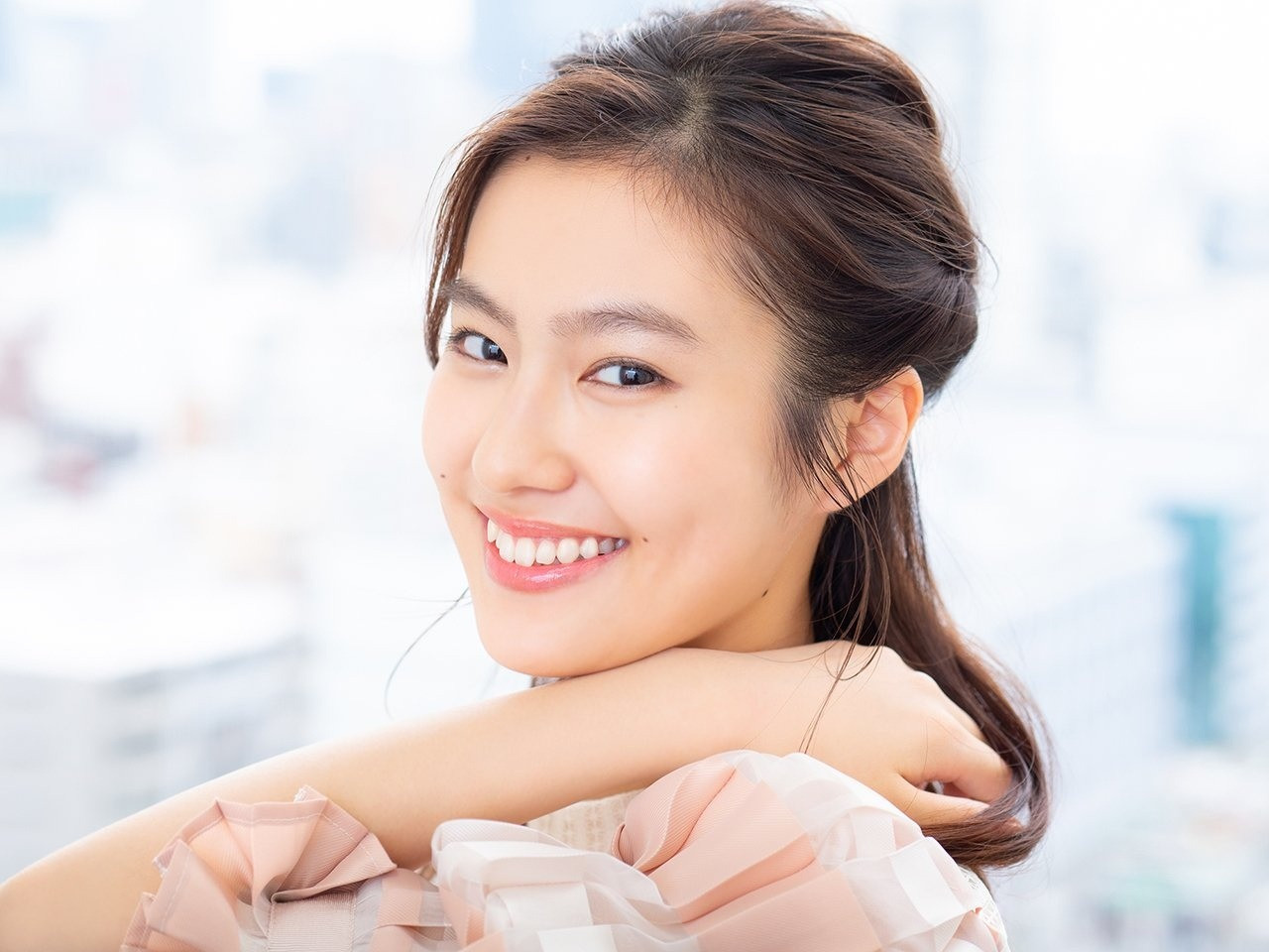 Nhân vật cung thủ Akane Heiya được xem là quyết định đúng đắn của nữ diễn viên. Tsunematsu Yuri từng tâm sự cô đặc biệt thích dòng phim trinh thám, điều tra và mong rằng được thử sức với những vai diễn cân não đó trong tương lai. Ảnh: Amuse. Nhân vật cung thủ Akane Heiya được xem là quyết định đúng đắn của nữ diễn viên. Tsunematsu Yuri từng tâm sự cô đặc biệt thích dòng phim trinh thám, điều tra và mong rằng được thử sức với những vai diễn cân não đó trong tương lai. Ảnh: Amuse.