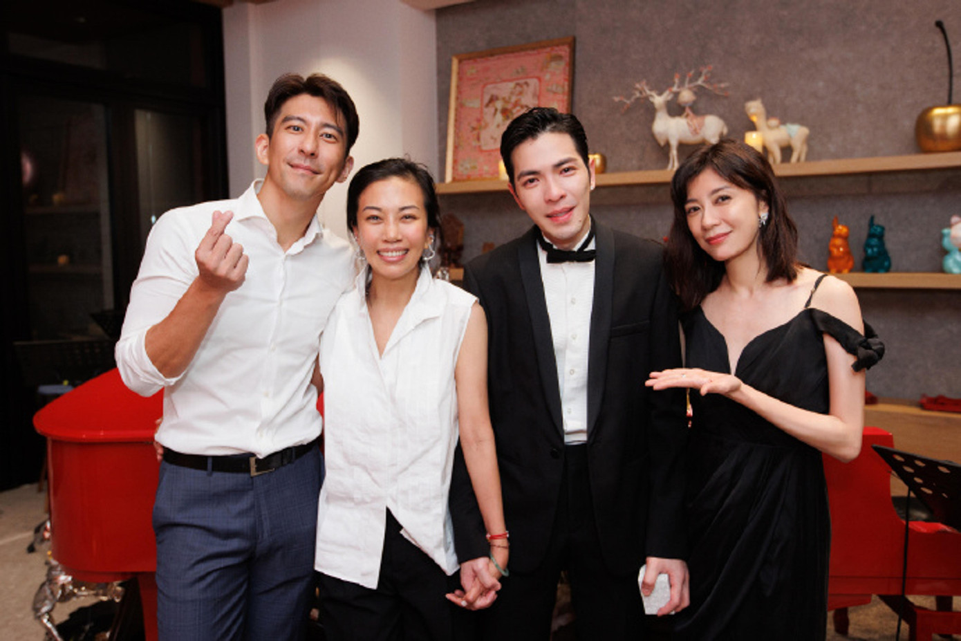 Nam ca sĩ nổi tiếng kết hôn với quản lý hơn 14 tuổi Nam ca sĩ nổi tiếng kết hôn với quản lý hơn 14 tuổi