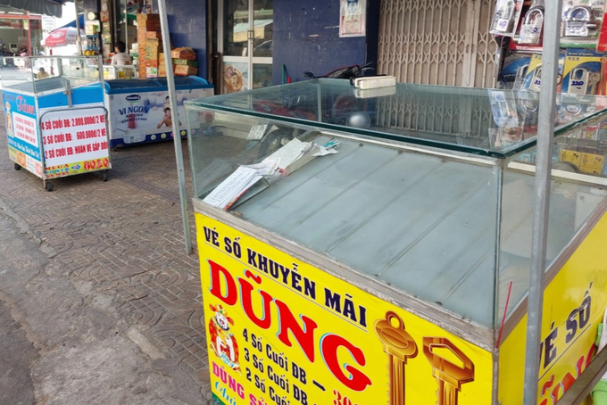 Mới 10h sáng nhưng một đại lý bán vé số ở Sóc Trăng đã "cháy" hàng (Ảnh: CXL).