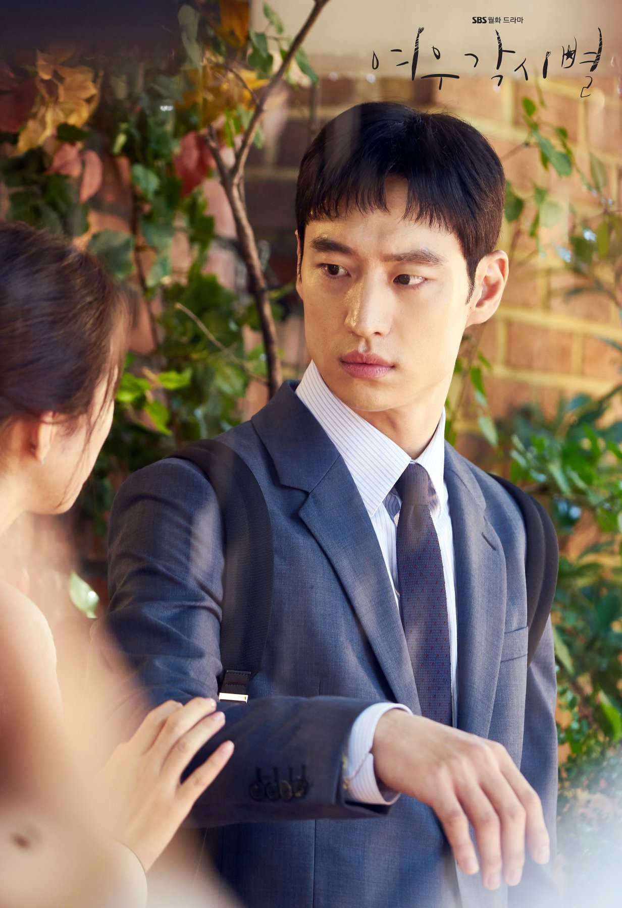 Diễn xuất của Lee Je Hoon được đánh giá tốt, đa dạng. Nhiều khán giả nhận thấy sự xuất sắc của tài tử khi điều chỉnh tông giọng tạo nên sự khác biệt, giúp khán giả phân biệt rõ ràng từng vai diễn của anh như Taxi Driver, Move to heaven, Signal. Ảnh: NSX.