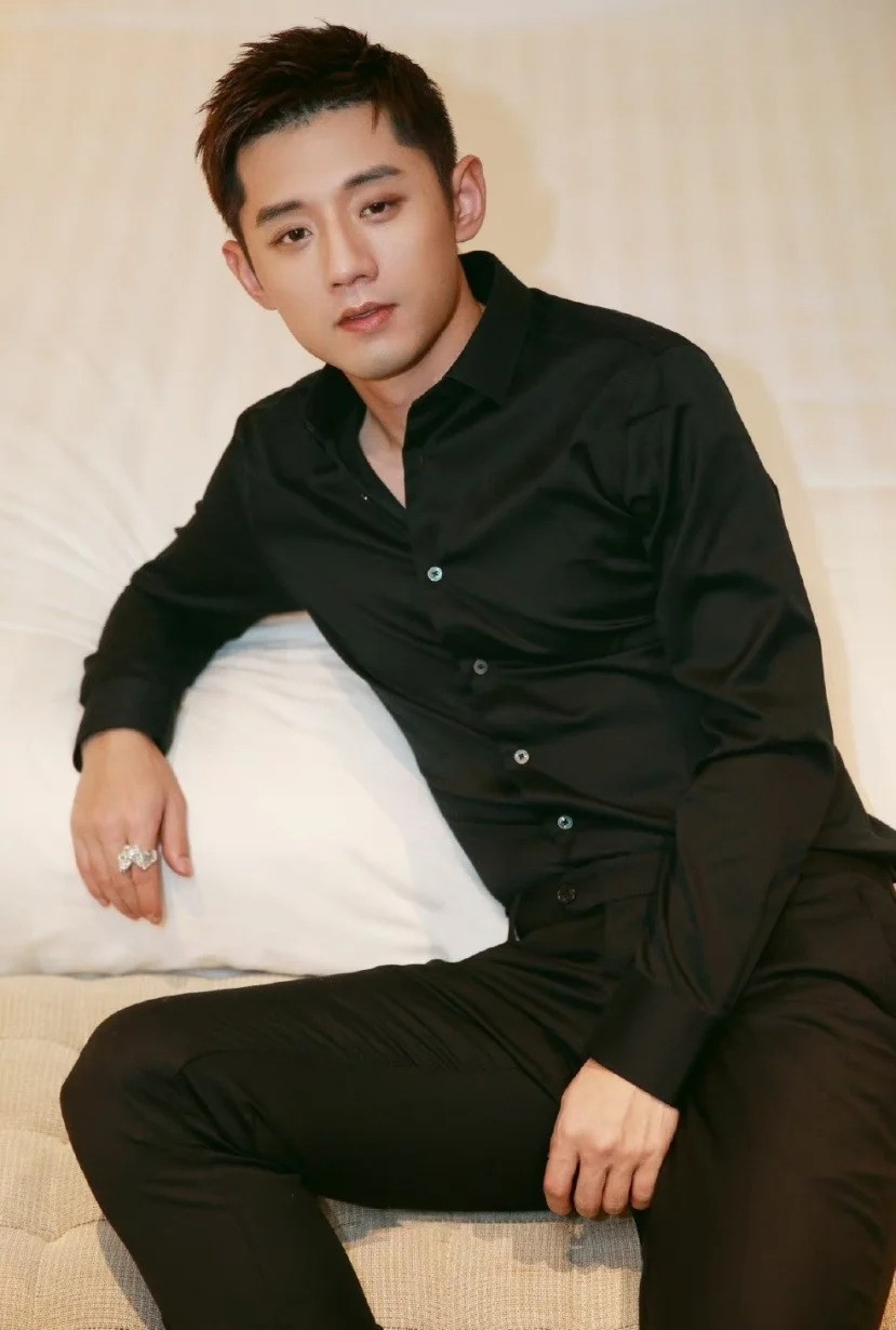 Trương Cảnh Khoa bị tố cáo phát tán clip nóng của Cảnh Điềm gán cho chủ nợ. Ảnh: Weibo. Trương Cảnh Khoa bị tố cáo phát tán clip nóng của Cảnh Điềm gán cho chủ nợ. Ảnh: Weibo.