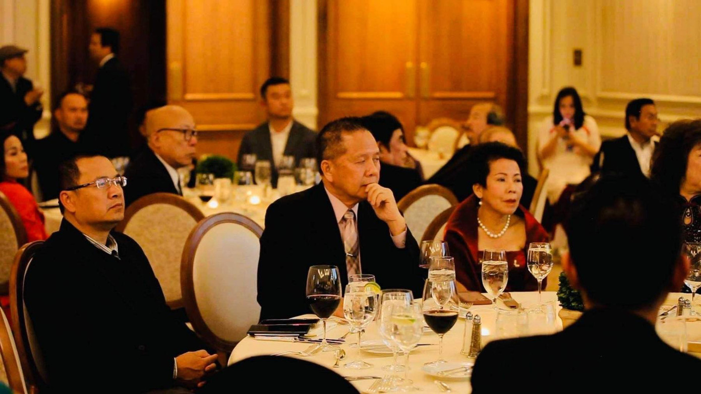 Tham dự buổi lễ có trên 200 khách mời là các đại diện tiêu biểu, có vai trò và uy tín trong cộng đồng người Việt Nam và sở tại đến từ các thành phố ở quận Cam, Los Angeles, San Diego và các khu vực lân cận.