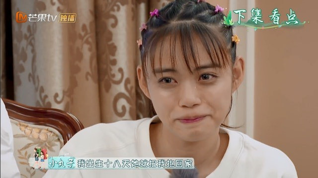 Tô Tiệp bật khóc khi nói về mẹ. Ảnh: HK01.