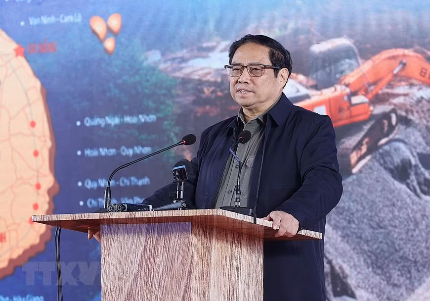 Thủ tướng Phạm Minh Chính phát biểu tại Lễ khởi công dự án đường bộ cao tốc Bắc-Nam phía Đông. (Ảnh: Dương Giang/TTXVN)