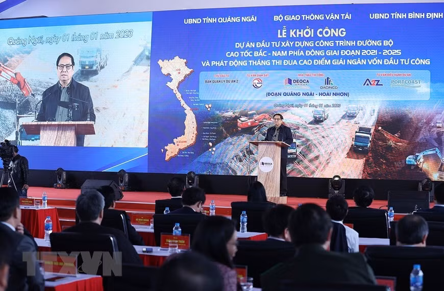 Thủ tướng phát biểu tại Lễ khởi công dự án đường bộ cao tốc Bắc-Nam phía Đông. (Ảnh: Dương Giang/TTXVN)