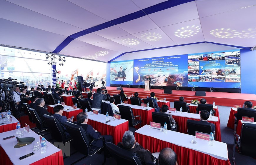 Lễ khởi công dự án đường bộ cao tốc Bắc-Nam phía Đông tại điểm cầu Quảng Ngãi. (Ảnh: Dương Giang/TTXVN) Lễ khởi công dự án đường bộ cao tốc Bắc-Nam phía Đông tại điểm cầu Quảng Ngãi. (Ảnh: Dương Giang/TTXVN)