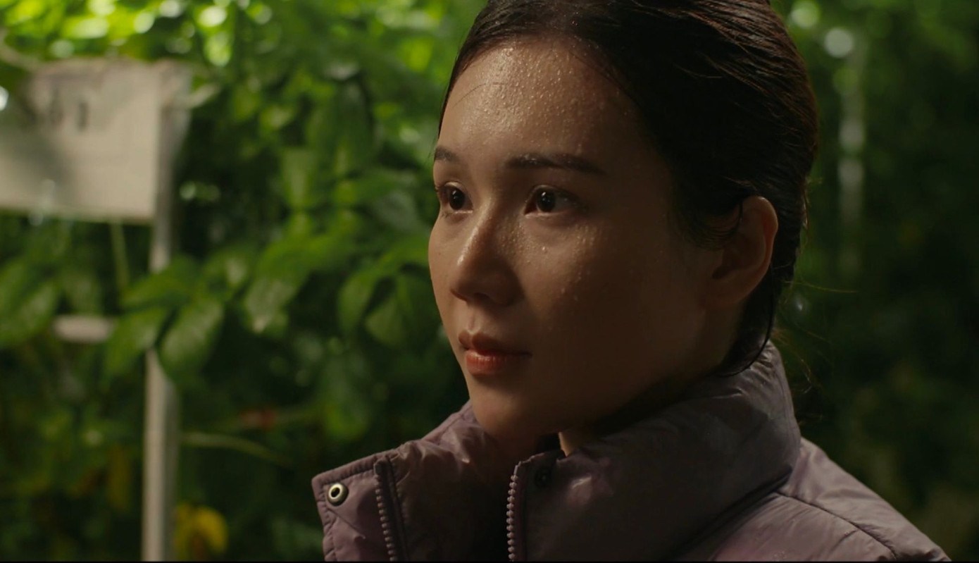 Mai thể hiện tình cảm với Công, đòi làm người tình bí mật dù biết anh đã có vợ. Ảnh: CMH. Mai thể hiện tình cảm với Công, đòi làm người tình bí mật dù biết anh đã có vợ. Ảnh: CMH.