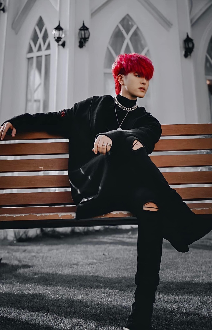 Quang Anh thử sức với nhiều thể loại âm nhạc, ra mắt các ca khúc tự sáng tác nhưng không tạo được tiếng vang. Thi thoảng, nam ca sĩ xuất hiện ở các sự kiện giải trí, tích góp tiền làm MV nhưng cũng chẳng khả quan hơn. Quang Anh thử sức với nhiều thể loại âm nhạc, ra mắt các ca khúc tự sáng tác nhưng không tạo được tiếng vang. Thi thoảng, nam ca sĩ xuất hiện ở các sự kiện giải trí, tích góp tiền làm MV nhưng cũng chẳng khả quan hơn.