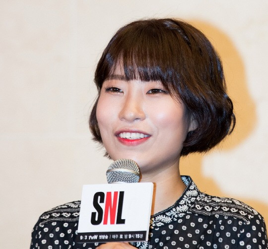 Lee Se Young trước và sau khi phẫu thuật thẩm mỹ. Ảnh: Chosun, KB.