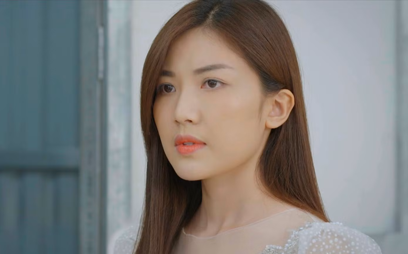 Lương Thành hóa Tơ lừa tình, lừa tiền trong Dưới bóng cây hạnh phúc. Lương Thành hóa Tơ lừa tình, lừa tiền trong Dưới bóng cây hạnh phúc.