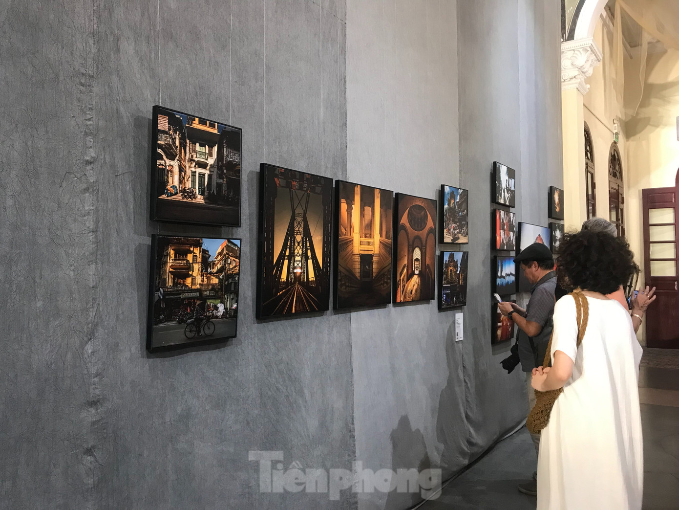 Các tác phẩm tại triển lãm thể hiện Hà Nội ở nhiều góc nhìn. Các tác phẩm tại triển lãm thể hiện Hà Nội ở nhiều góc nhìn.