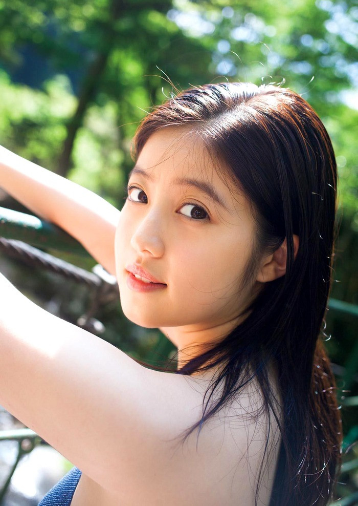 Tờ OJD từng đưa tin sốc chuyện Imada Mio đóng cảnh hôn với bạn diễn khiến Mizuno nổi cơn ghen và yêu cầu dừng quay, xông đến bế thốc tình nhân về xe riêng. Nữ diễn viên chưa từng lên tiếng về vấn đề này, không ít người cho rằng ông chủ đã đứng ra che đậy sự việc nên Imada Mio không bị ảnh hưởng đến sự nghiệp. Dù vậy, scandal đã giáng đòn mạnh vào hình tượng trong trẻo, ngây thơ của Mio.