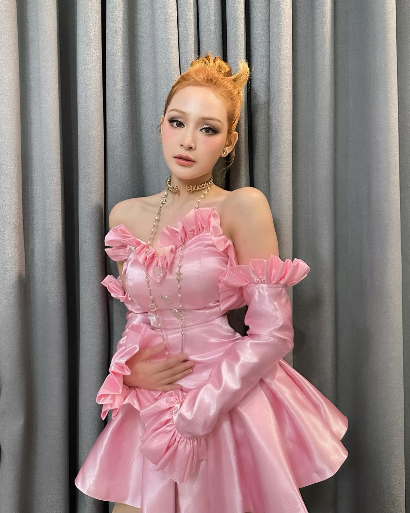 Hiền Hồ vẫn nhận show hát, sự kiện sau scandal "anh em nương tựa". Hiền Hồ vẫn nhận show hát, sự kiện sau scandal "anh em nương tựa".