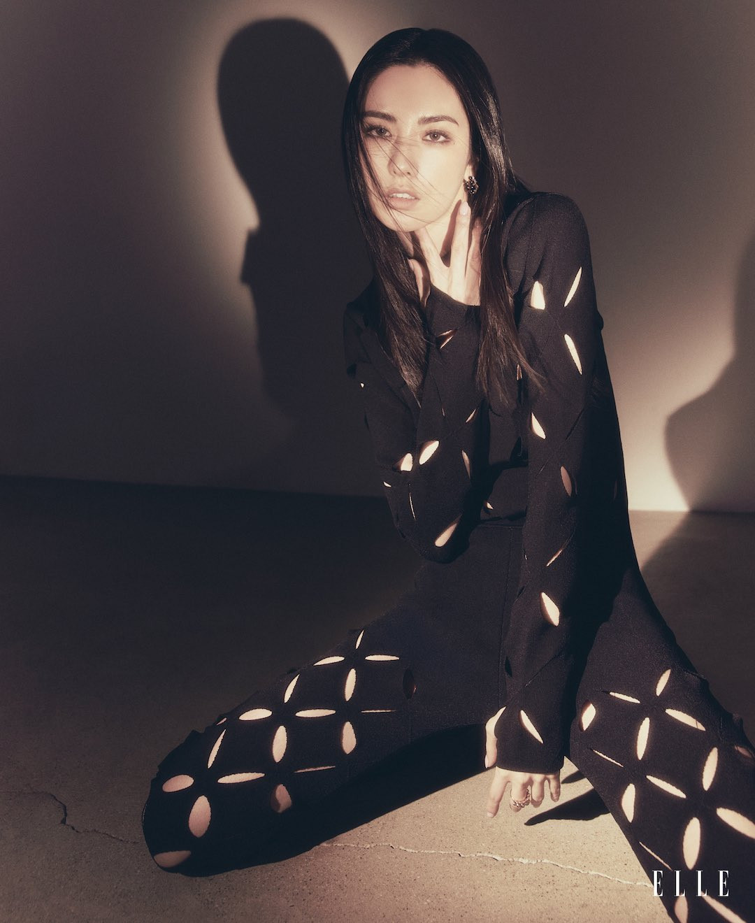 Vai diễn mới nhất của Nana là nhân vật Heo Bo Ra trong Glitch. Cô nói hóa thân thành hình tượng mới không khó và tự tin lột tả nhân vật đúng kịch bản. Đây là lần đầu cô đóng dạng vai này và ngạc nhiên vì khám phá ra nhiều khía cạnh mới của bản thân. “Ngoài đời tôi không chửi thề nhưng trong phim không hiểu sao tôi diễn tự nhiên như vậy”. Nhìn lại danh sách vai diễn từng đảm nhiệm, cô nói thật khó để chọn nhân vật giống mình vì mỗi người trong số họ đều có hình ảnh của cô trong đó.