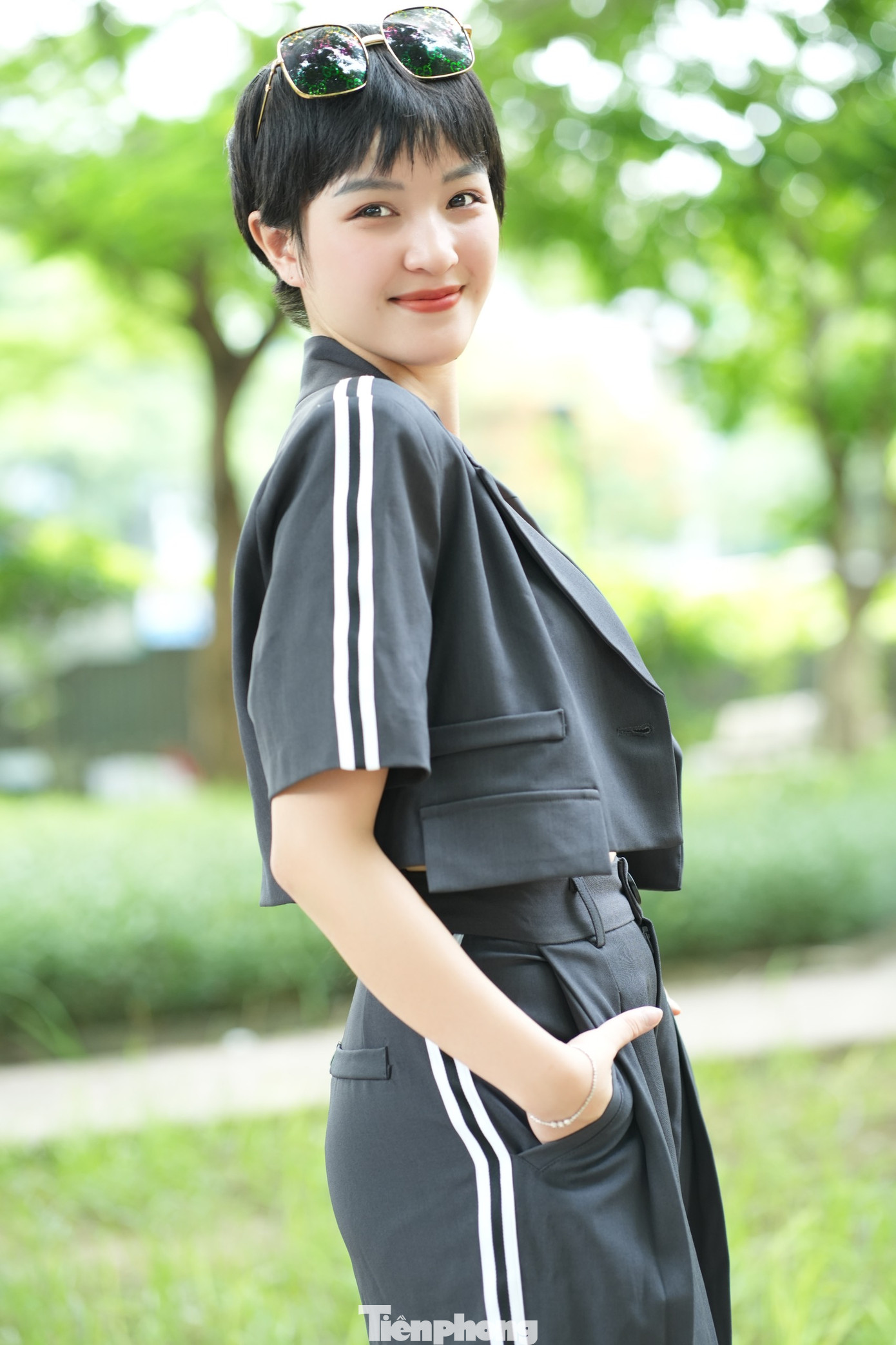 Xuất phát là diễn viên tay ngang, Thục Anh chia sẻ cô dành nhiều thời gian luyện tập, học khóa diễn xuất của NSND Trung Anh, đạo diễn Trọng Trinh. Bên cạnh đó, cô học hỏi cách diễn bằng cách xem phim nước ngoài, đọc thêm sách từ đó nuôi cảm xúc, tư duy mới để vận dụng vào từng nhân vật tốt hơn. Ảnh: Trọng Quân. Xuất phát là diễn viên tay ngang, Thục Anh chia sẻ cô dành nhiều thời gian luyện tập, học khóa diễn xuất của NSND Trung Anh, đạo diễn Trọng Trinh. Bên cạnh đó, cô học hỏi cách diễn bằng cách xem phim nước ngoài, đọc thêm sách từ đó nuôi cảm xúc, tư duy mới để vận dụng vào từng nhân vật tốt hơn. Ảnh: Trọng Quân.