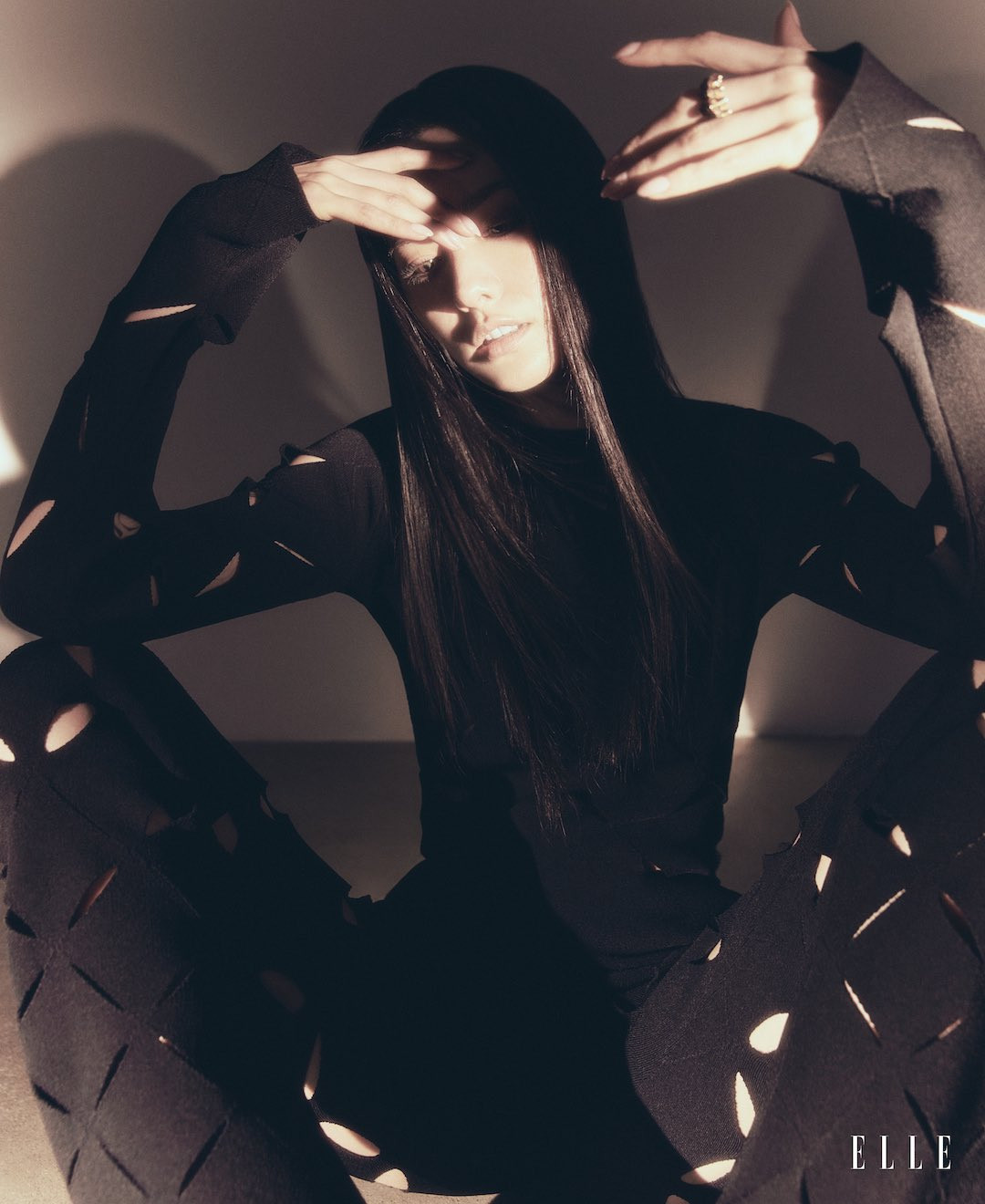 Vai diễn mới nhất của Nana là nhân vật Heo Bo Ra trong Glitch. Cô nói hóa thân thành hình tượng mới không khó và tự tin lột tả nhân vật đúng kịch bản. Đây là lần đầu cô đóng dạng vai này và ngạc nhiên vì khám phá ra nhiều khía cạnh mới của bản thân. “Ngoài đời tôi không chửi thề nhưng trong phim không hiểu sao tôi diễn tự nhiên như vậy”. Nhìn lại danh sách vai diễn từng đảm nhiệm, cô nói thật khó để chọn nhân vật giống mình vì mỗi người trong số họ đều có hình ảnh của cô trong đó.