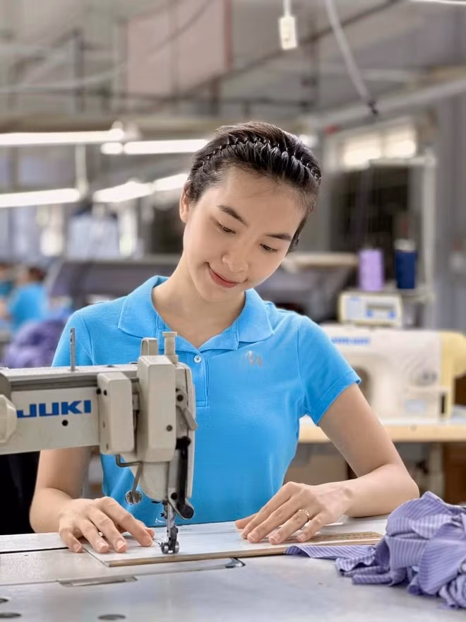 Sang phần 2, bối cảnh phim được chuyển đến thành phố, miêu tả cuộc sống mưu sinh của vợ chồng Hoài – Hiếu. Nếu như phần 1, Hoài là công nhân trên thành phố nhưng chưa lập gia đình, cô thoải mái ăn diện với váy, bờm đeo tóc, đi giày cao gót, nỗi lo cơm áo gạo tiền trong phần 2 đã khiến Hoài cuốn vào guồng quay.