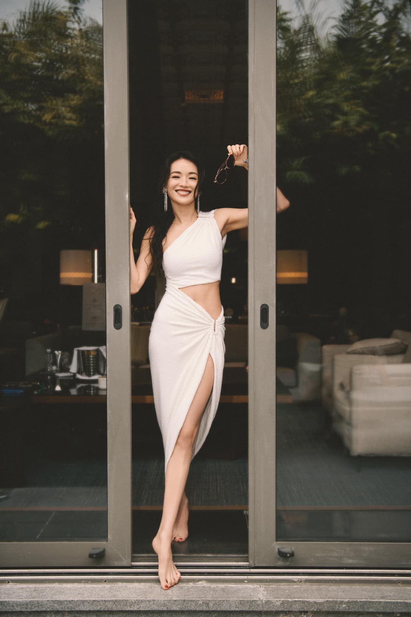 “Khí chất đặc biệt của Thư Kỳ là điều khiến tôi khó có thể dứt ra”, “Cô ấy sắp chạm ngưỡng 50 nhưng vẫn tươi trẻ đến nhường nào”, “Đúng là đại mỹ nhân. Các nữ diễn viên hiện tại khó tìm được người có phong thái như vậy”… cư dân mạng bình phẩm về ngoại hình của Thư Kỳ. “Khí chất đặc biệt của Thư Kỳ là điều khiến tôi khó có thể dứt ra”, “Cô ấy sắp chạm ngưỡng 50 nhưng vẫn tươi trẻ đến nhường nào”, “Đúng là đại mỹ nhân. Các nữ diễn viên hiện tại khó tìm được người có phong thái như vậy”… cư dân mạng bình phẩm về ngoại hình của Thư Kỳ.