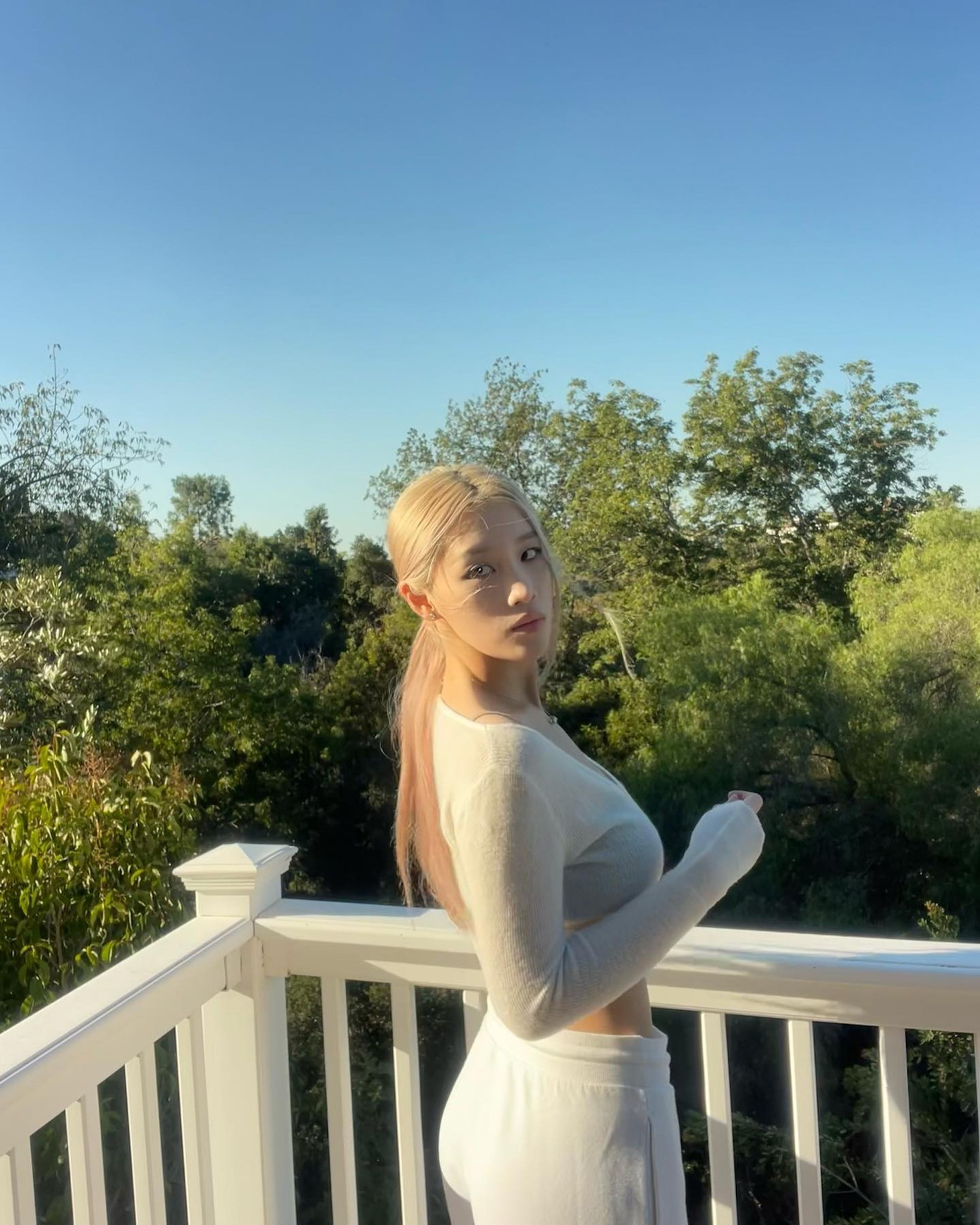 Trong cuộc phỏng vấn với truyền thông hôm 19/6, bà Lạc Di Linh - lãnh đạo cấp cao của TVB tiết lộ cuộc thi Hoa hậu Hong Kong (Trung Quốc) 2023 có phần ghi hình ở nước ngoài và biển Mỹ Khê (Đà Nẵng) là lựa chọn hàng đầu được TVB cân nhắc. Trong cuộc phỏng vấn với truyền thông hôm 19/6, bà Lạc Di Linh - lãnh đạo cấp cao của TVB tiết lộ cuộc thi Hoa hậu Hong Kong (Trung Quốc) 2023 có phần ghi hình ở nước ngoài và biển Mỹ Khê (Đà Nẵng) là lựa chọn hàng đầu được TVB cân nhắc.